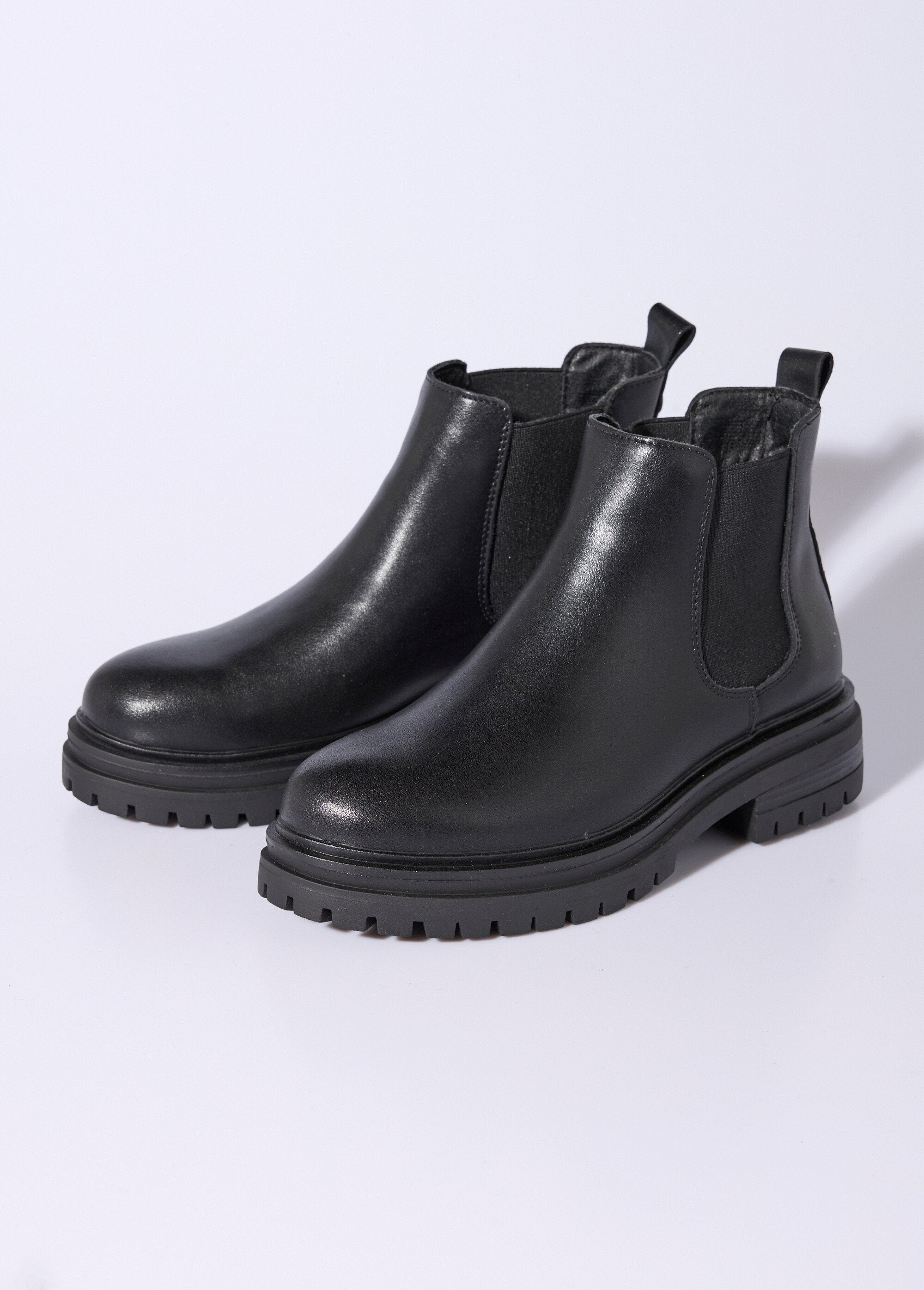 Leather_Chelsea_boots_with_thick_sole_Black_DE1_slim