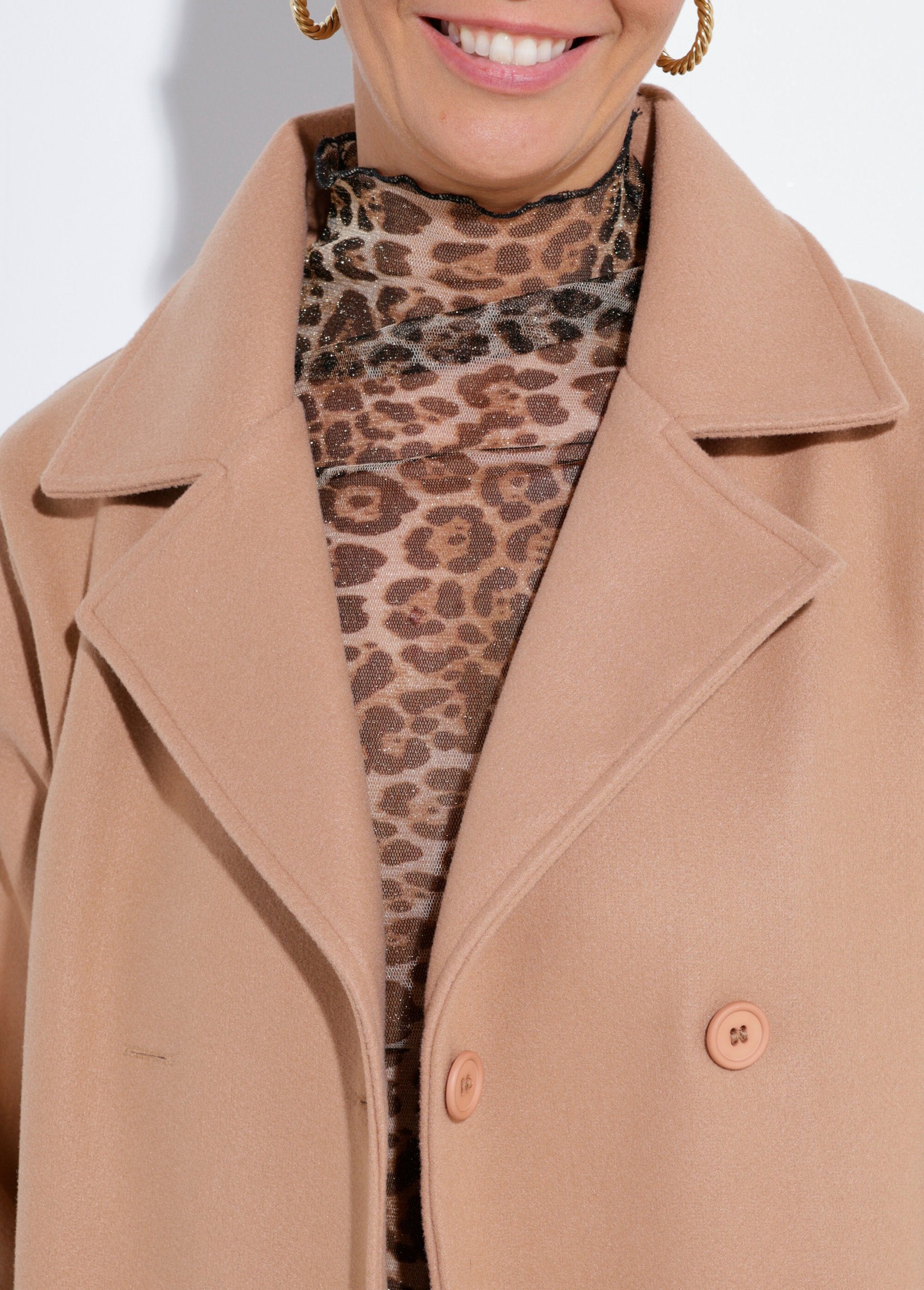 Long,_plain_wool-cloth_style_pea_coat_camel_DE1_slim