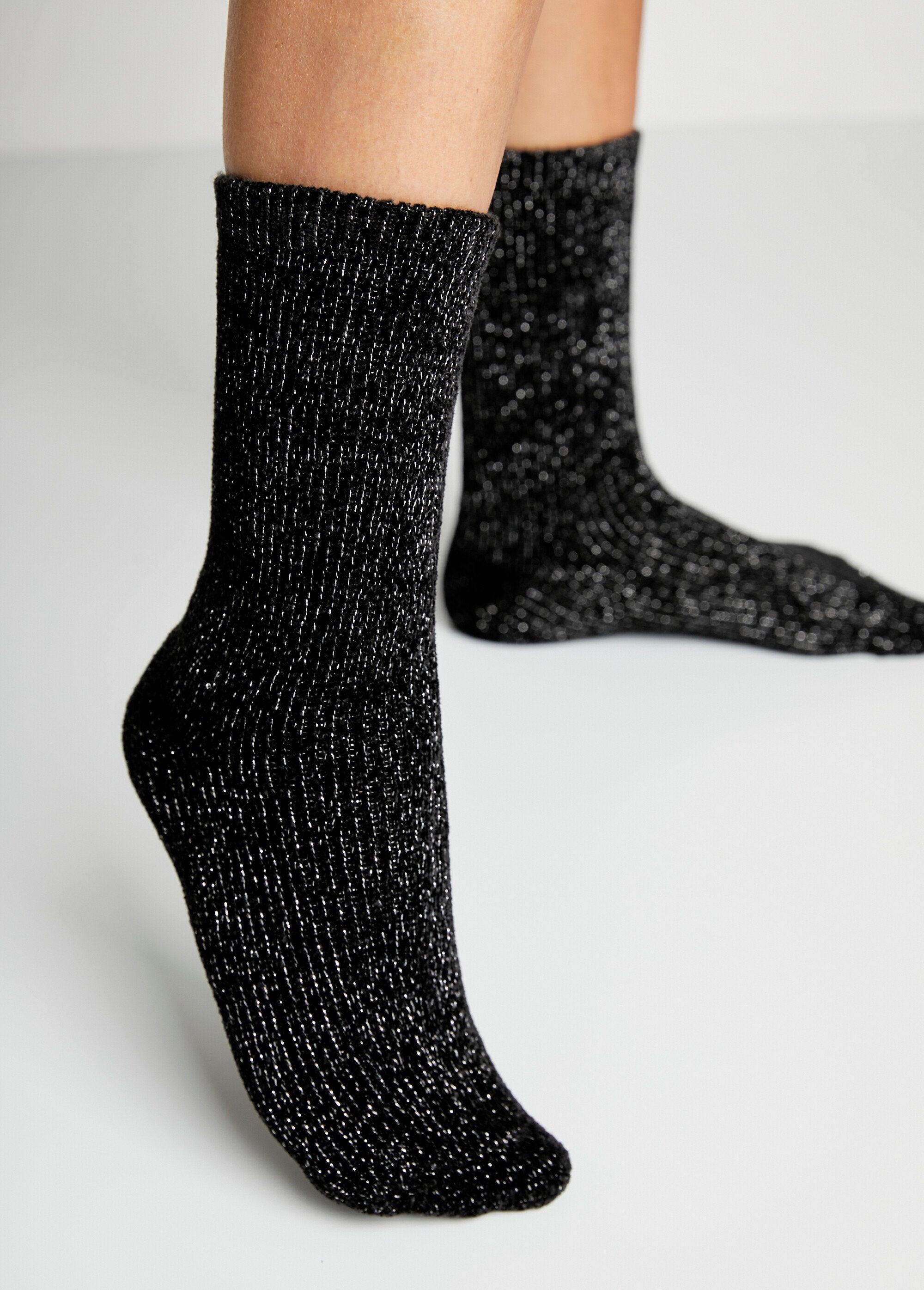 Chenille_knit_matching_socks_Assorted_black_lot_2_DE1_slim