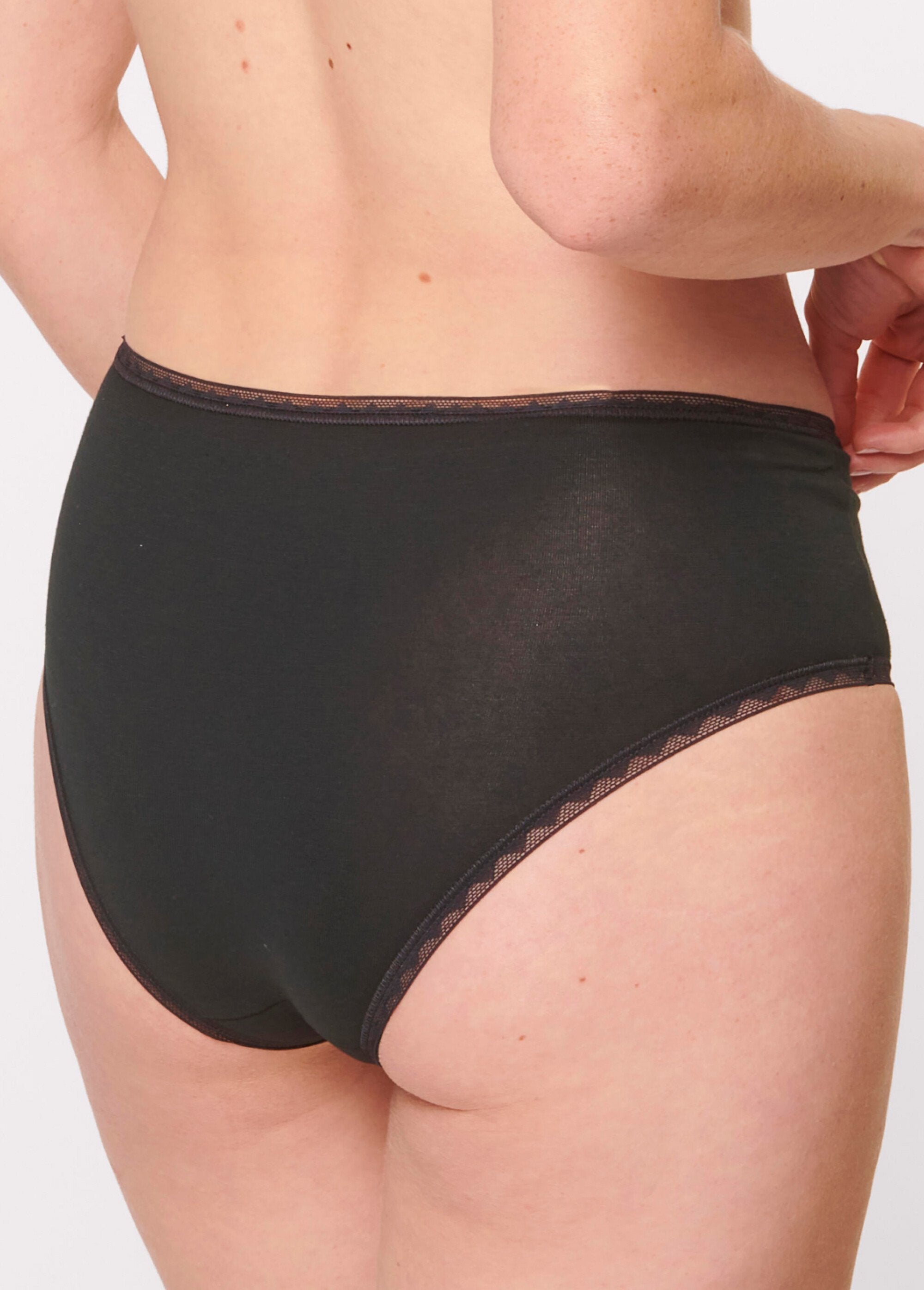 Go_Organic_High_Waist_Maxi_Briefs_Black_lot_2_DO1_slim