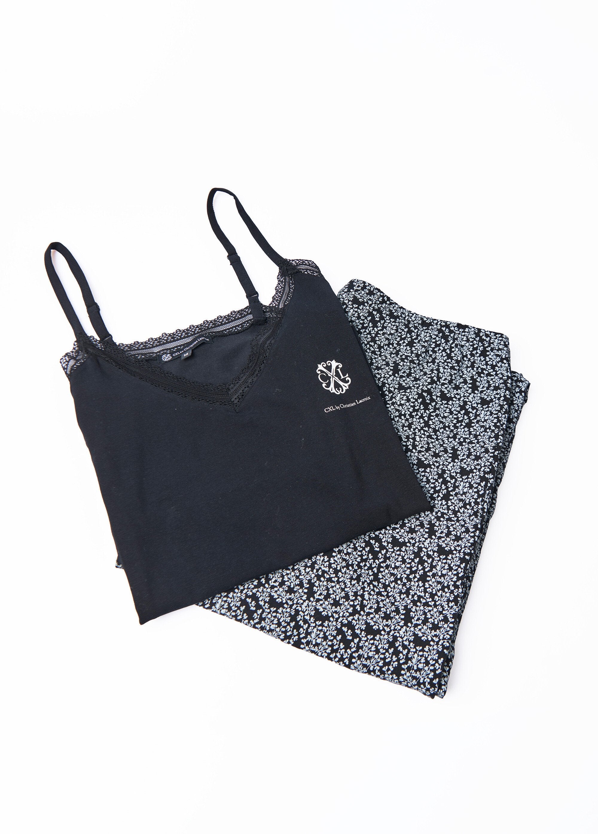 Thin_straps_V-neck_lace_tank_top_Black_print_FA1_slim