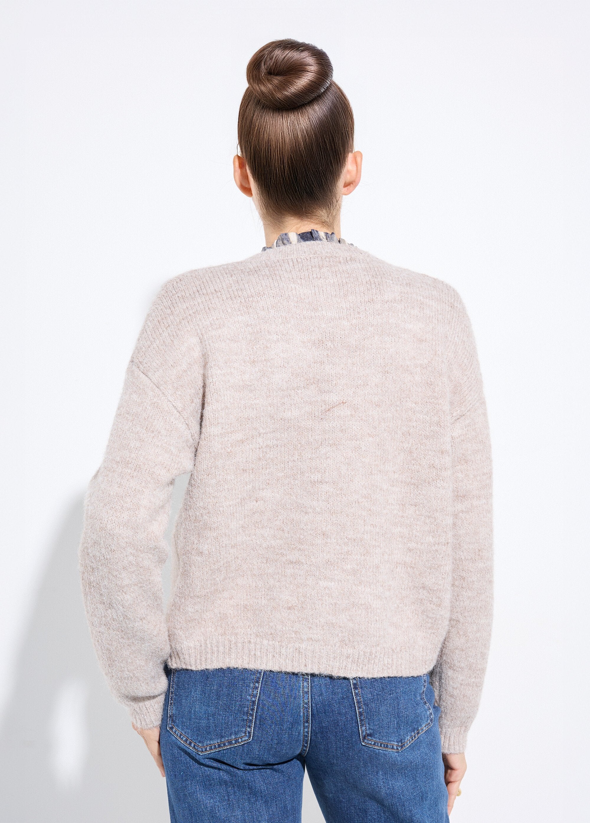 Round_neck_wool_cardigan_with_metal_jewel_buttons_Beige_DO1_slim