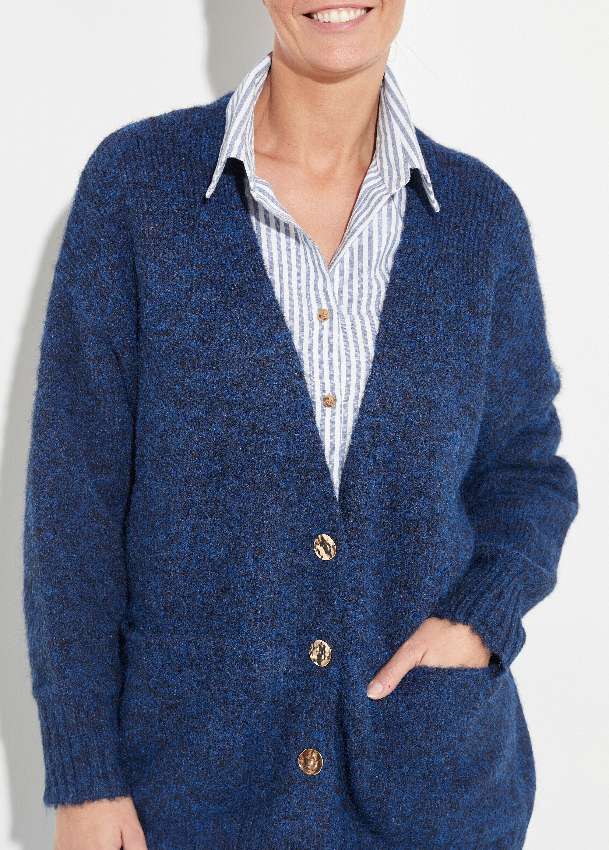 Warm_long_cardigan_with_wool_and_metal_buttons_Blue_DE1_slim
