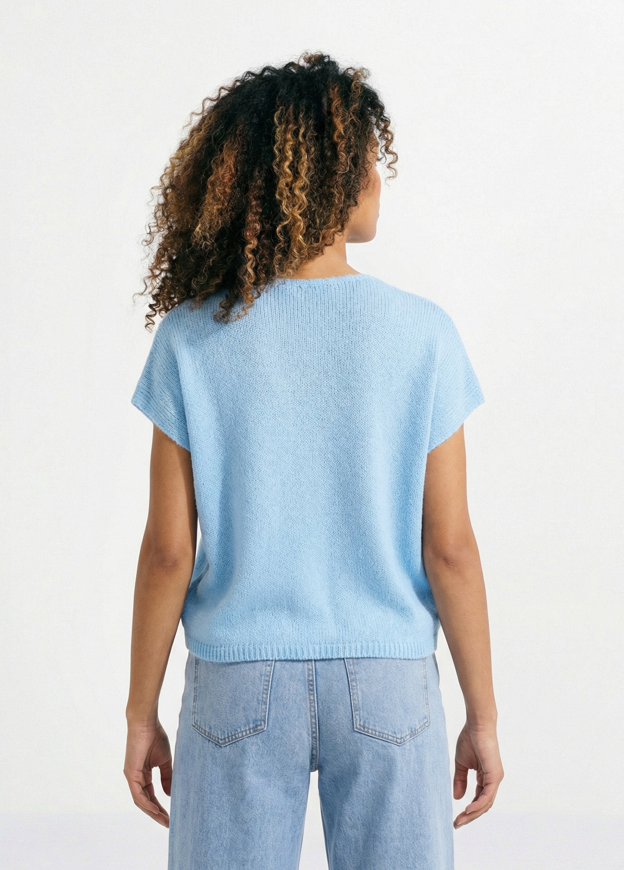 Short-sleeved_vest_with_metallic_buttons_Sky_blue_DO1_slim