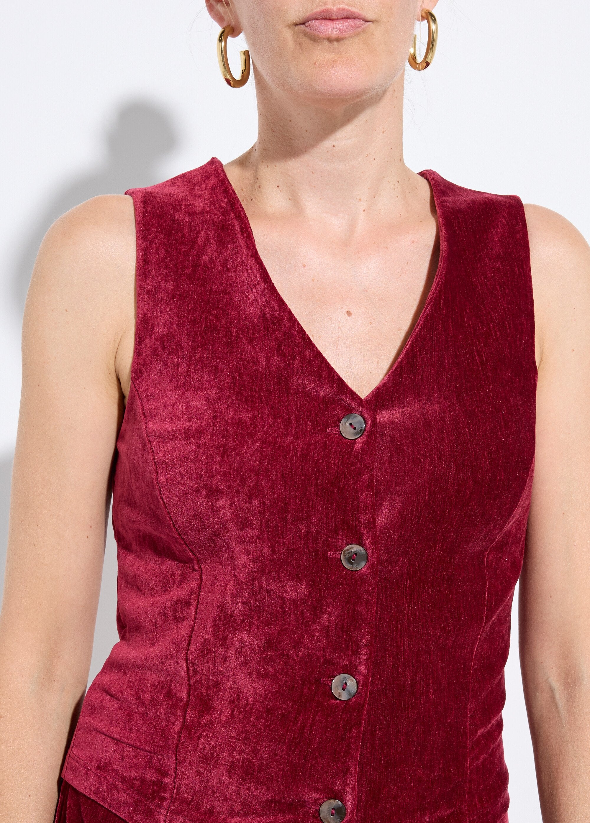 Sleeveless_buttoned_velvet_waistcoat_Bordeaux_DE1_slim