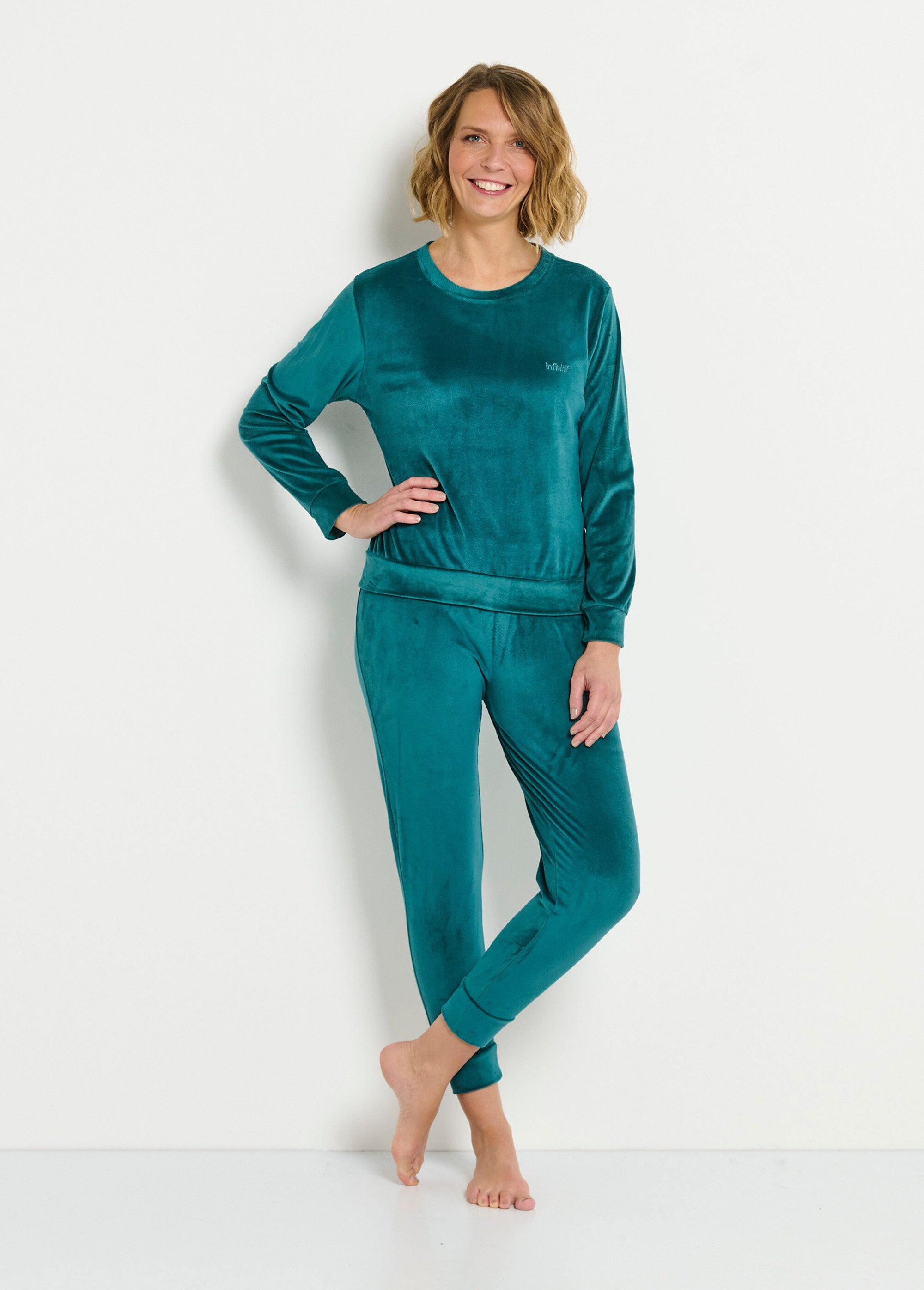 Warm_velvet_pajamas_Green_FA1_slim