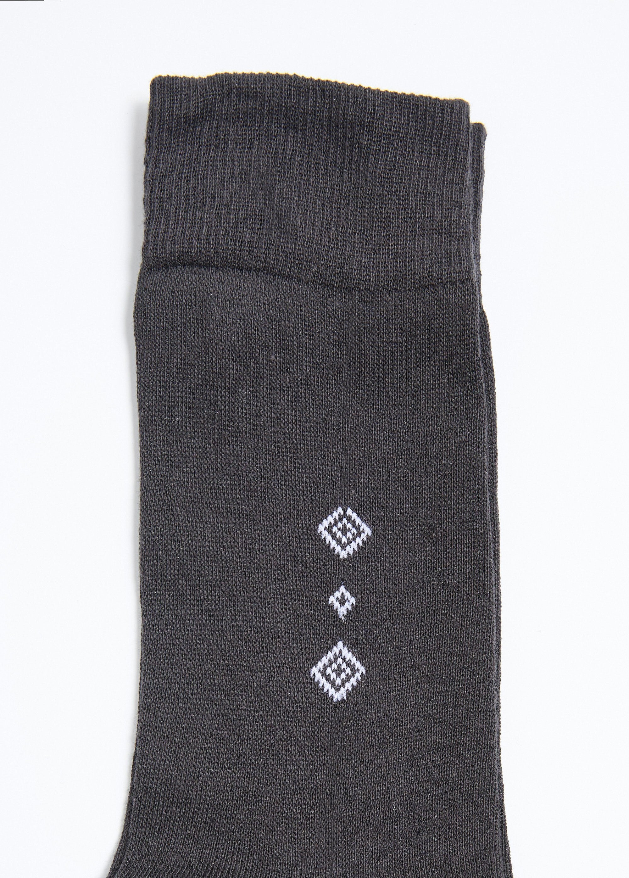 Pack_of_10_plain_and_patterned_socks_Black_matching_DE3_slim