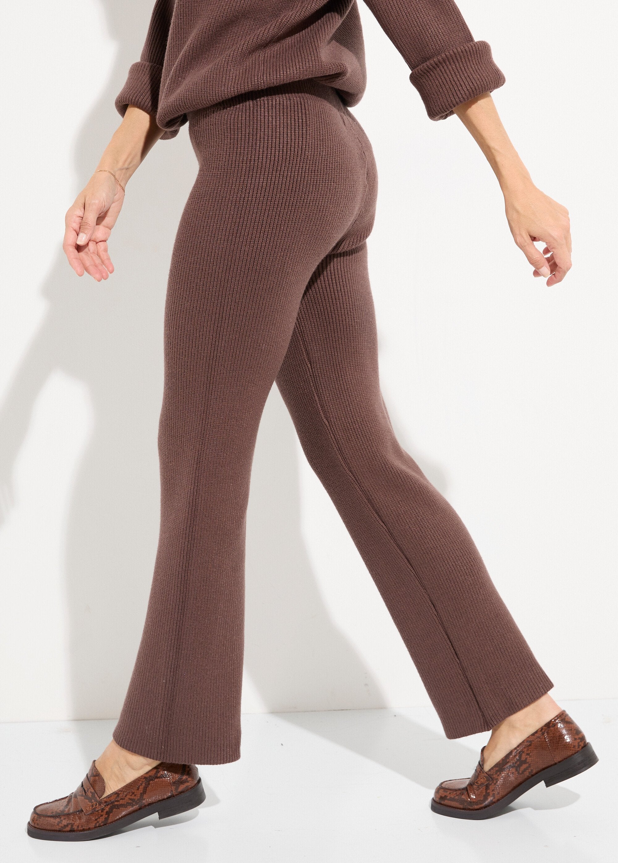 Ribbed_knit_comfort_pants_Chocolate_GA1_slim