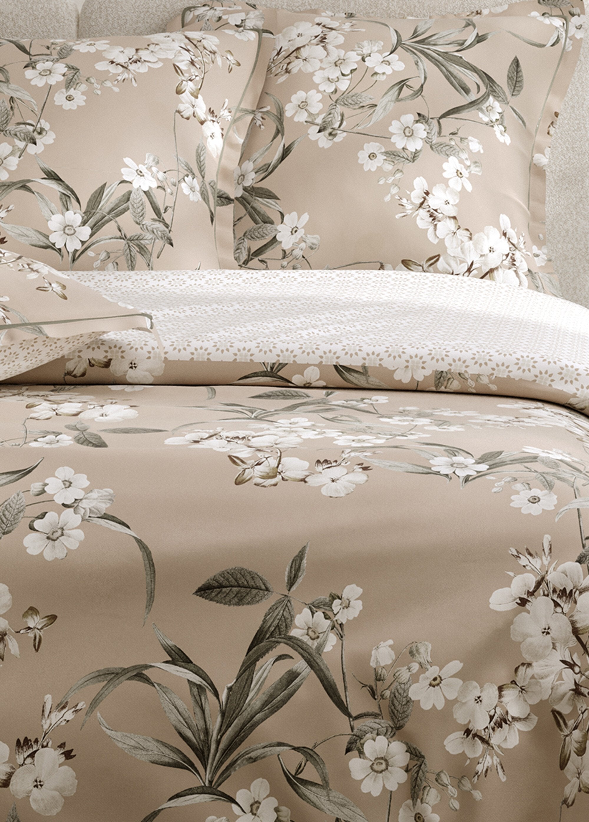 4-piece_percale_bed_set_with_flat_sheet,_sepia_Beige_print_DE3_slim