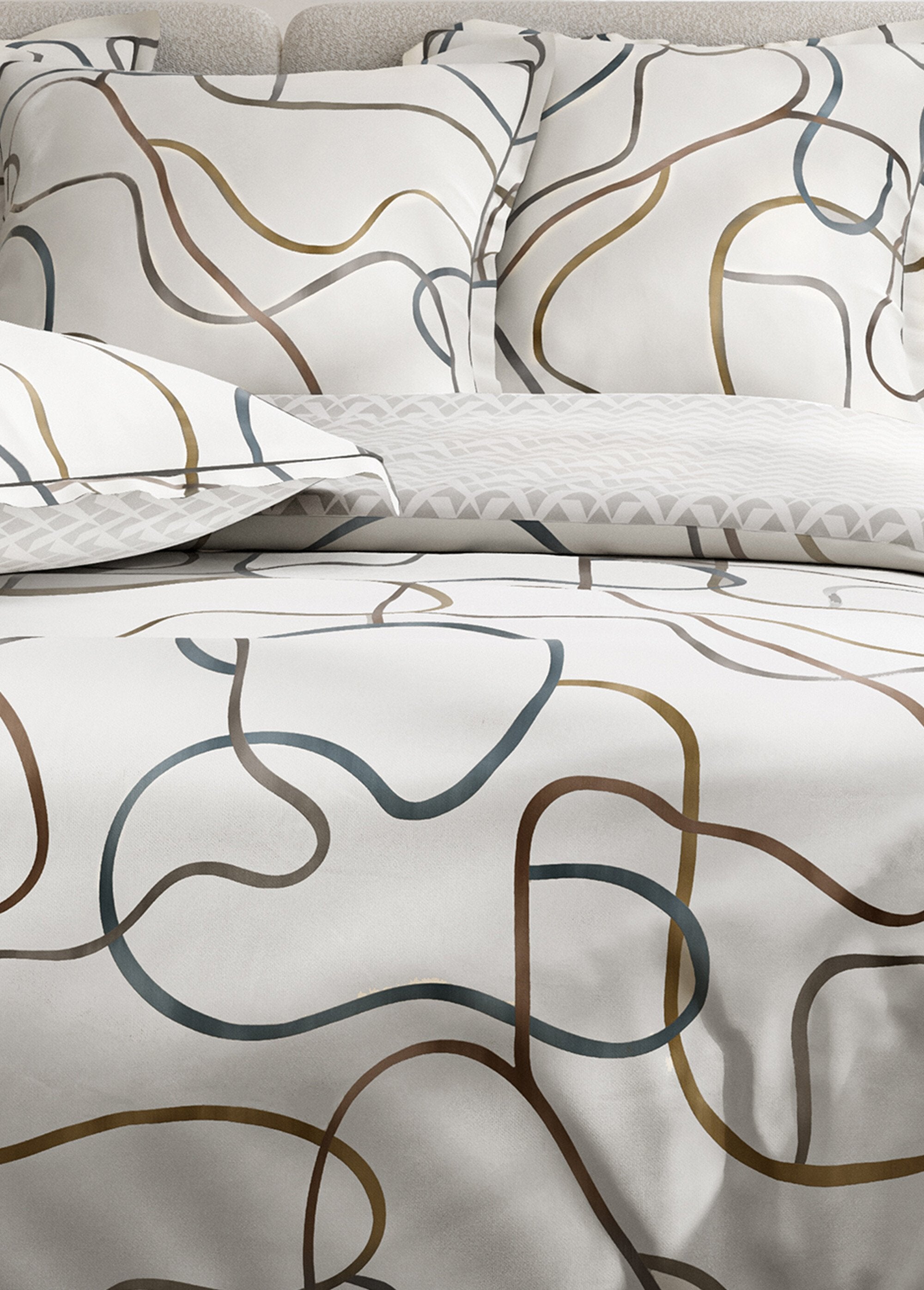 4-piece_percale_bed_set_with_flat_sheet,_lines_Print_white_DE3_slim