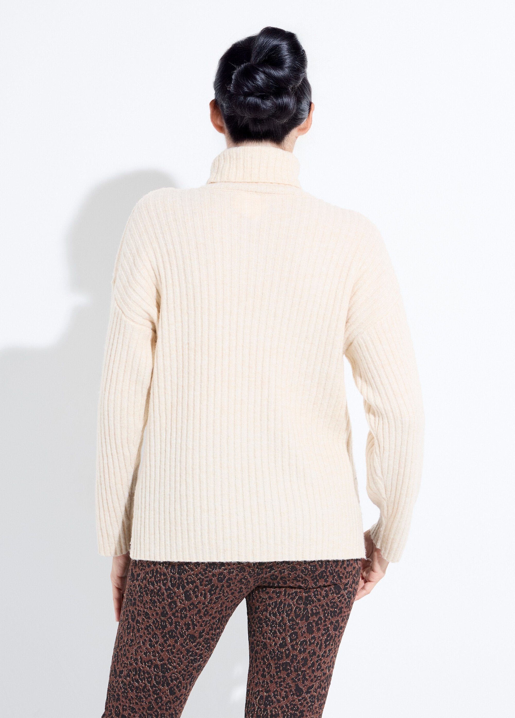 Turtleneck_sweater_with_long,_dropped_sleeves_Plain_ecru_DO1_slim