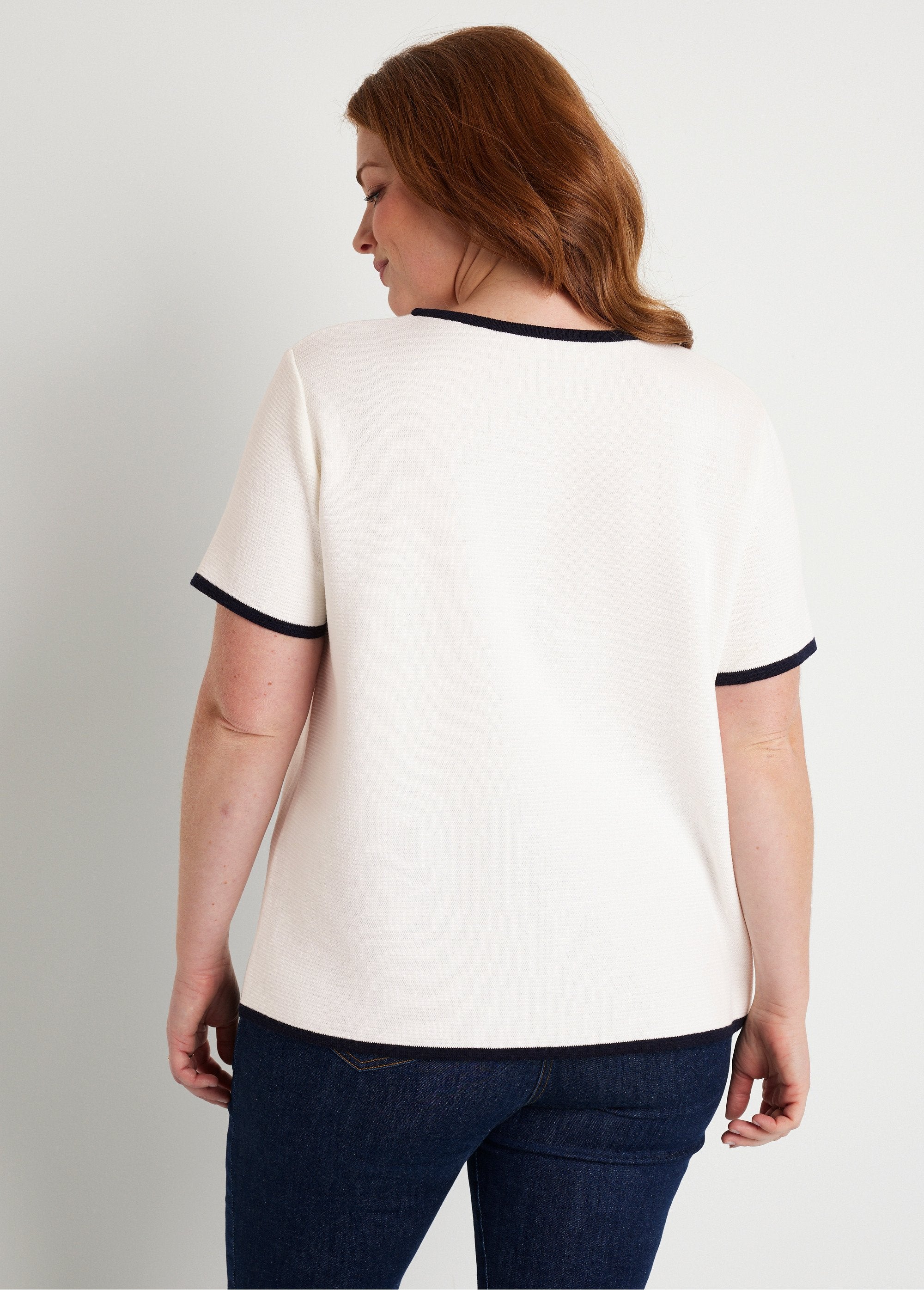 Short_two-tone_short-sleeved_sweater_White_and_navy_DO1_curvy