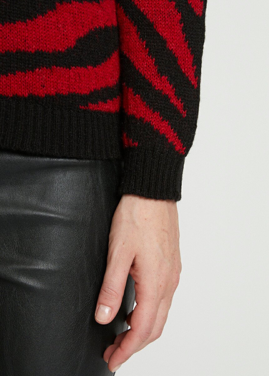 Zebra_jacquard_high_neck_sweater_Red_and_black_DE2_slim