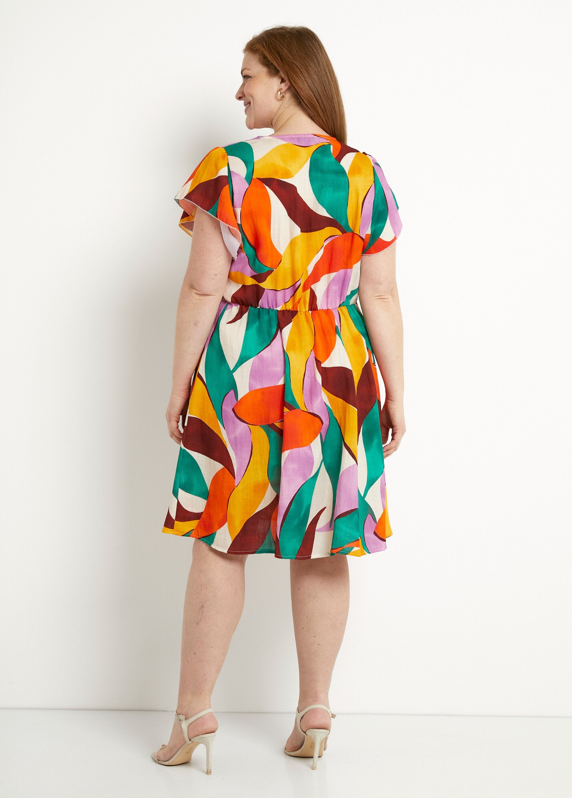 Short_V-neck_dress_with_floral_print_linen_look_Orange_and_green_DO1_curvy