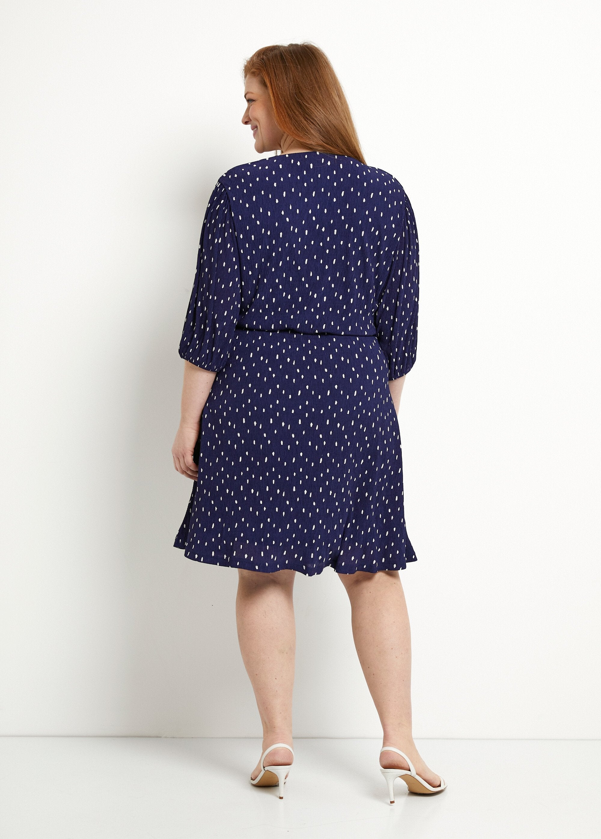 Short_wrap_dress_with_polka_dot_print_Navy_and_white_DO1_curvy