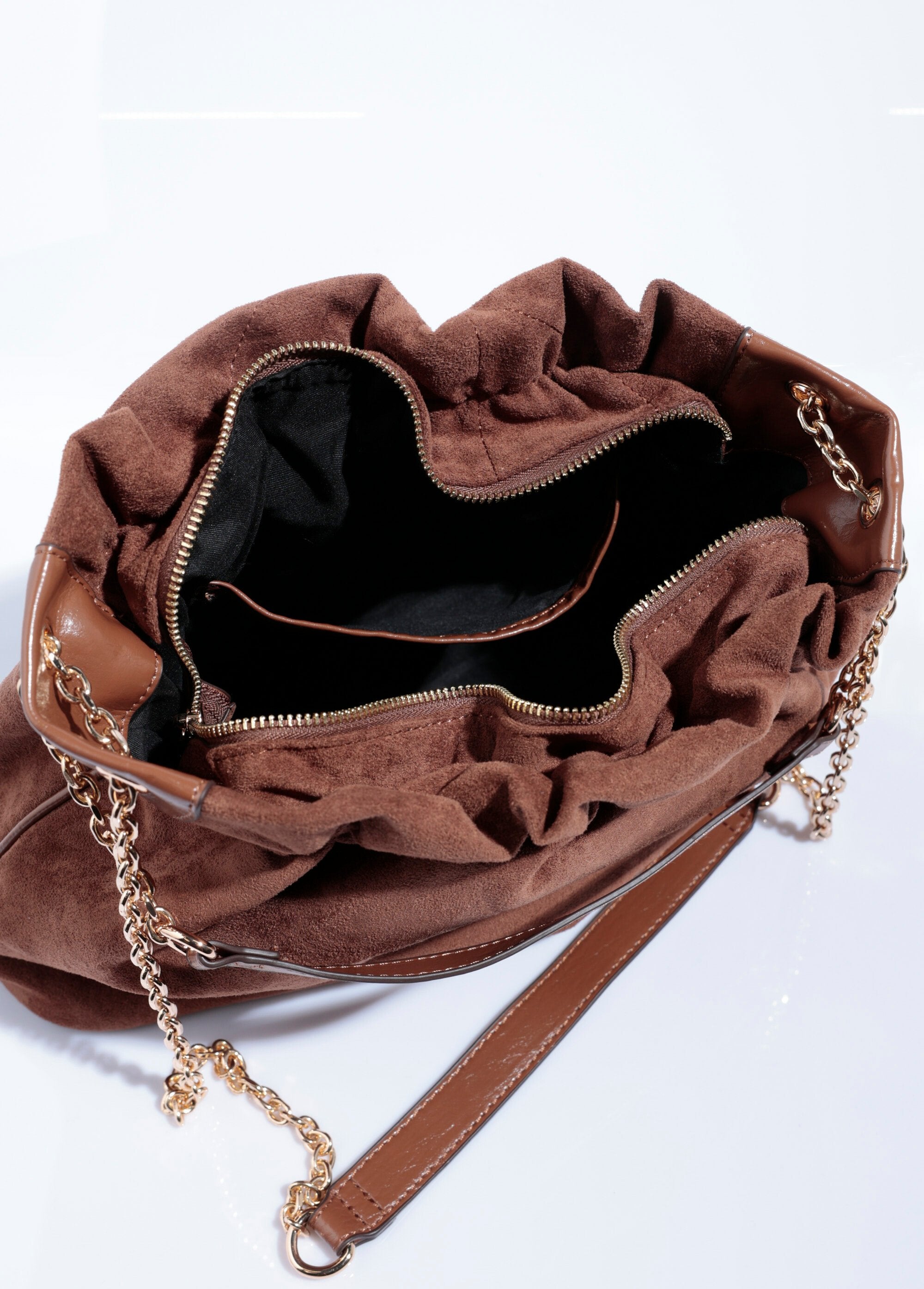 Chic_pleated_suede_bag_with_metal_strap_camel_DE1_slim
