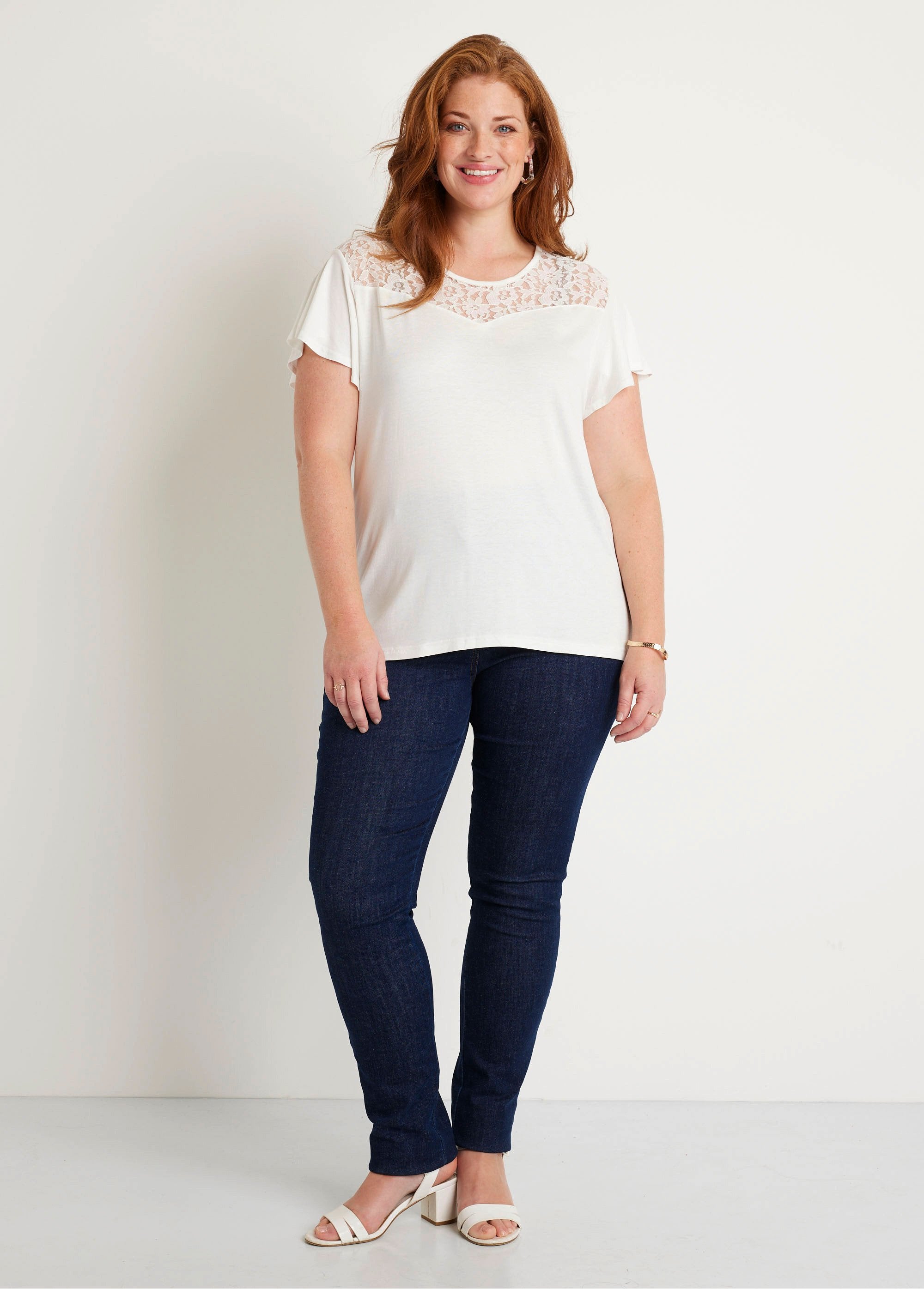Short-sleeved_lace_T-shirt_White_SF1_curvy