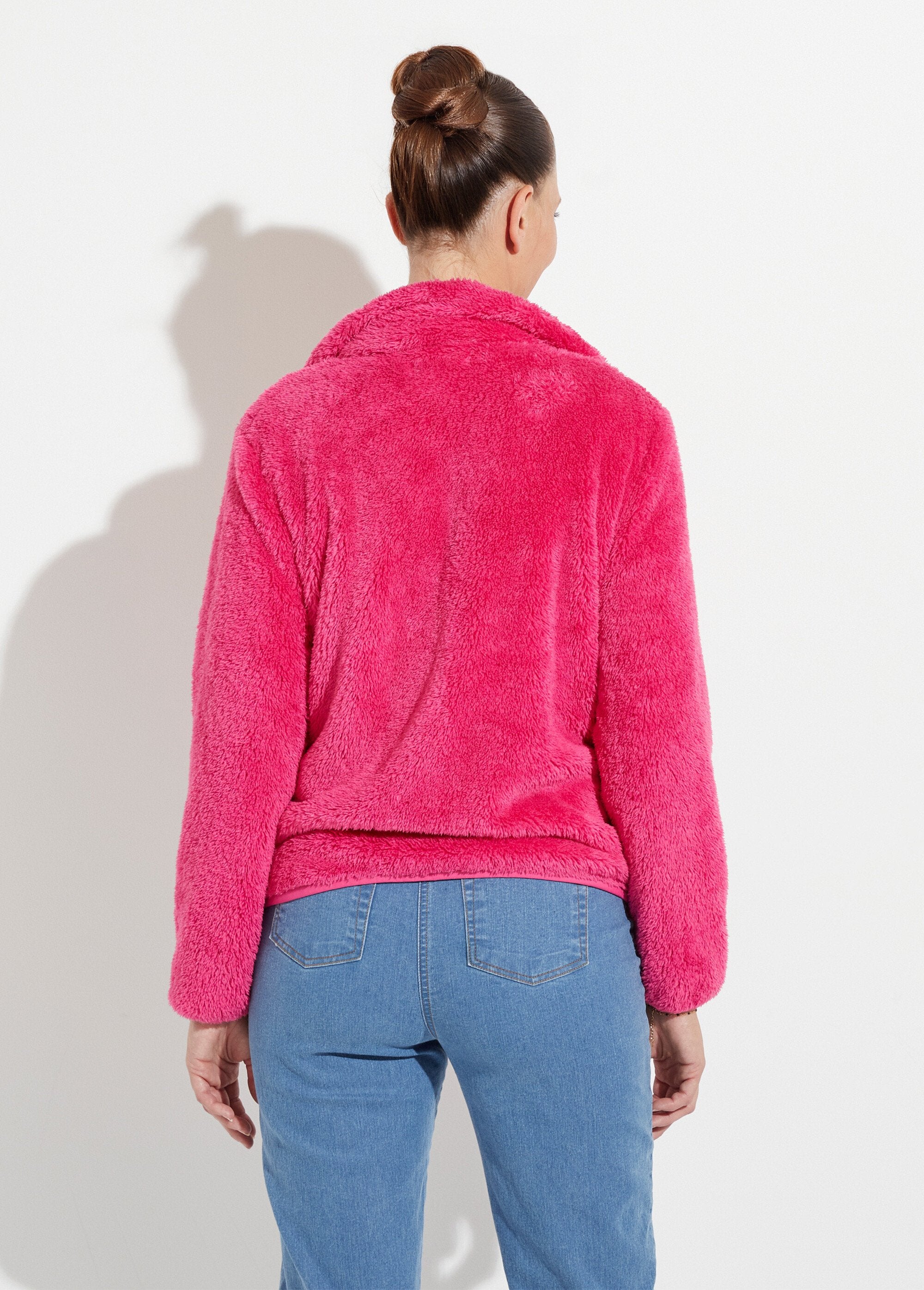 Faux_fur_jacket_with_high_collar_and_long_sleeves_Fuchsia_DO1_slim