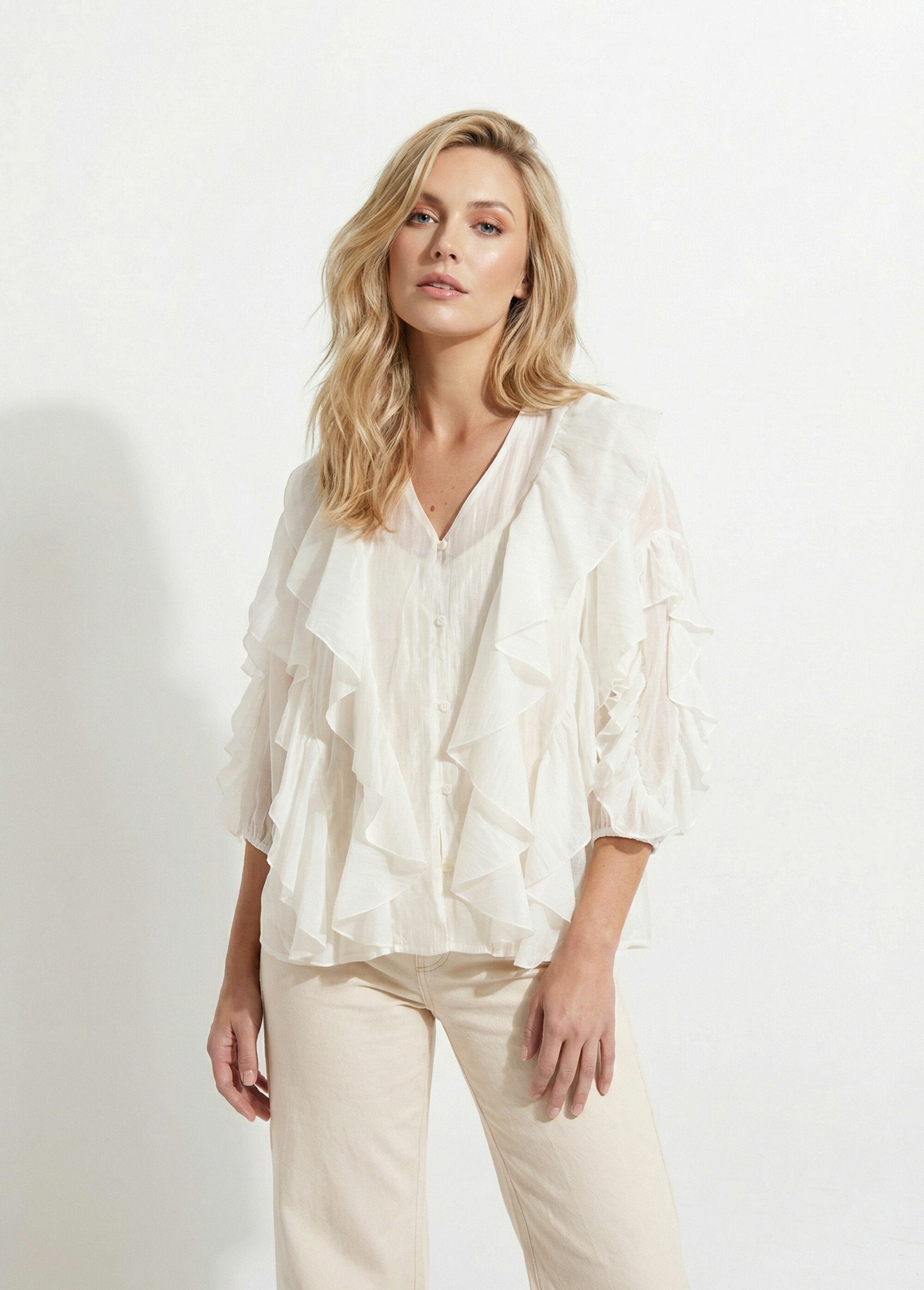 Blouse_col_V_boutonnée_à_volants_Blanc_FA1_slim