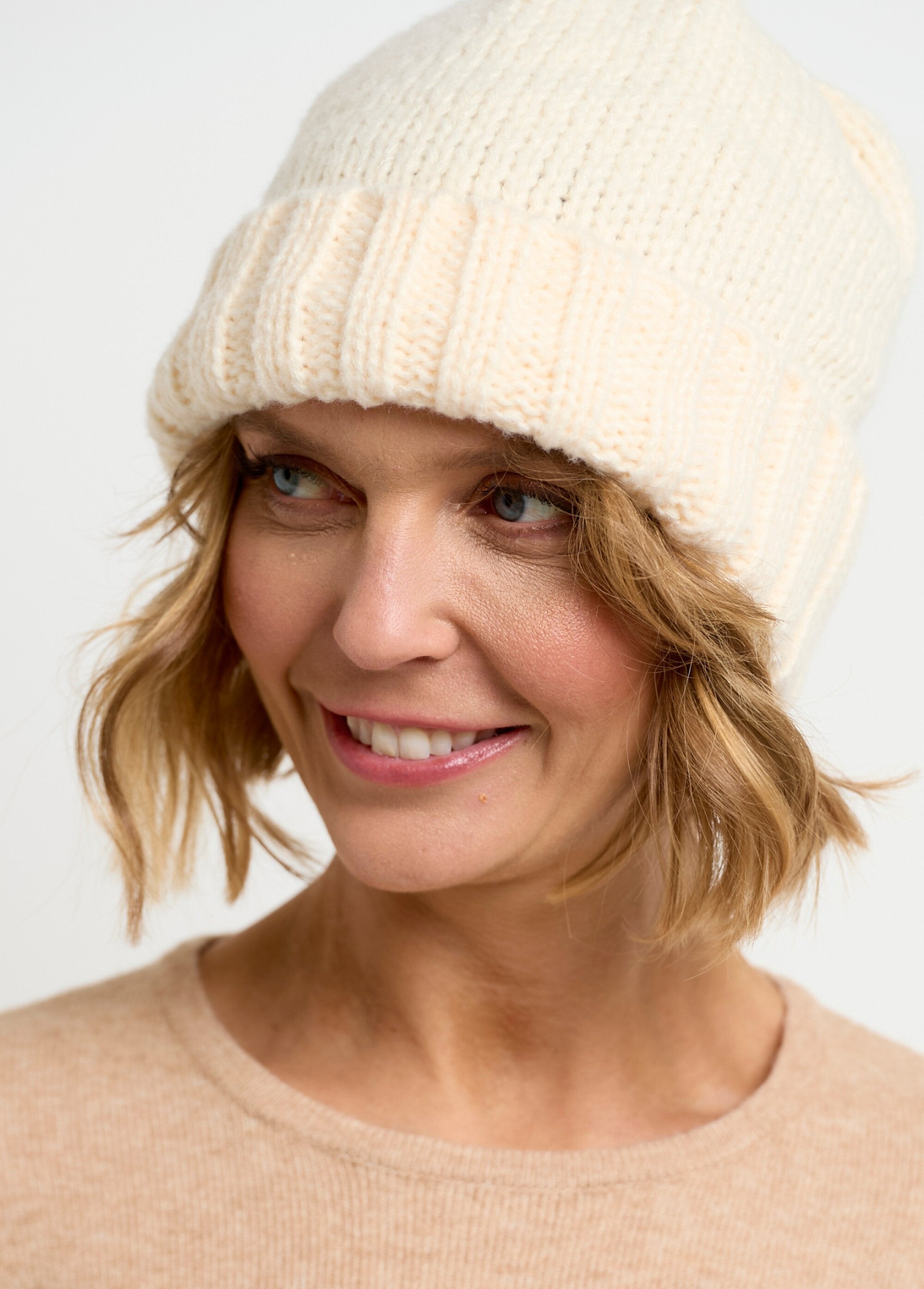 Thick_knit_hat_with_cuff_Ecru_DE2_slim