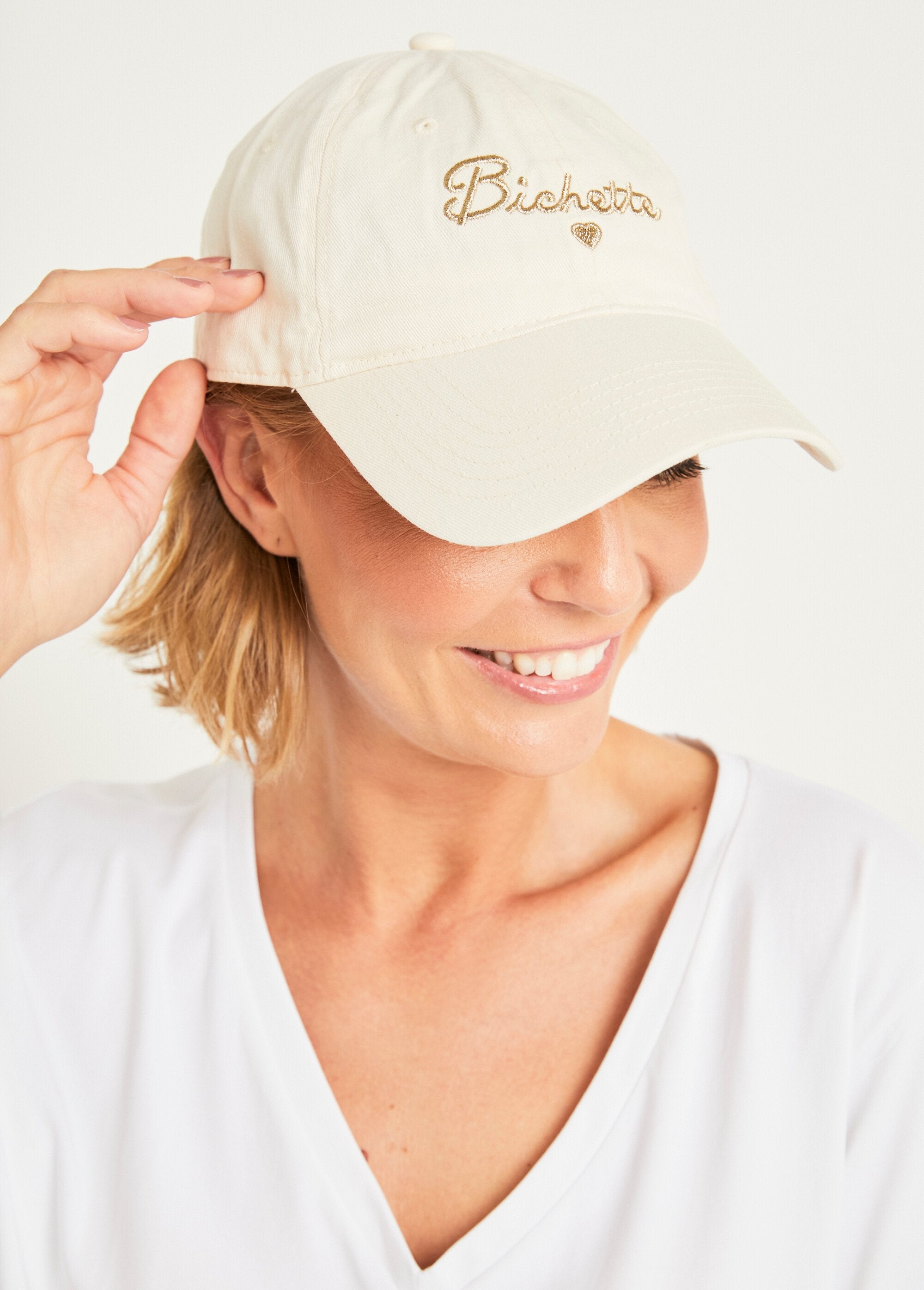 Cap_with_message_embroidery_Ecru_FA2_slim