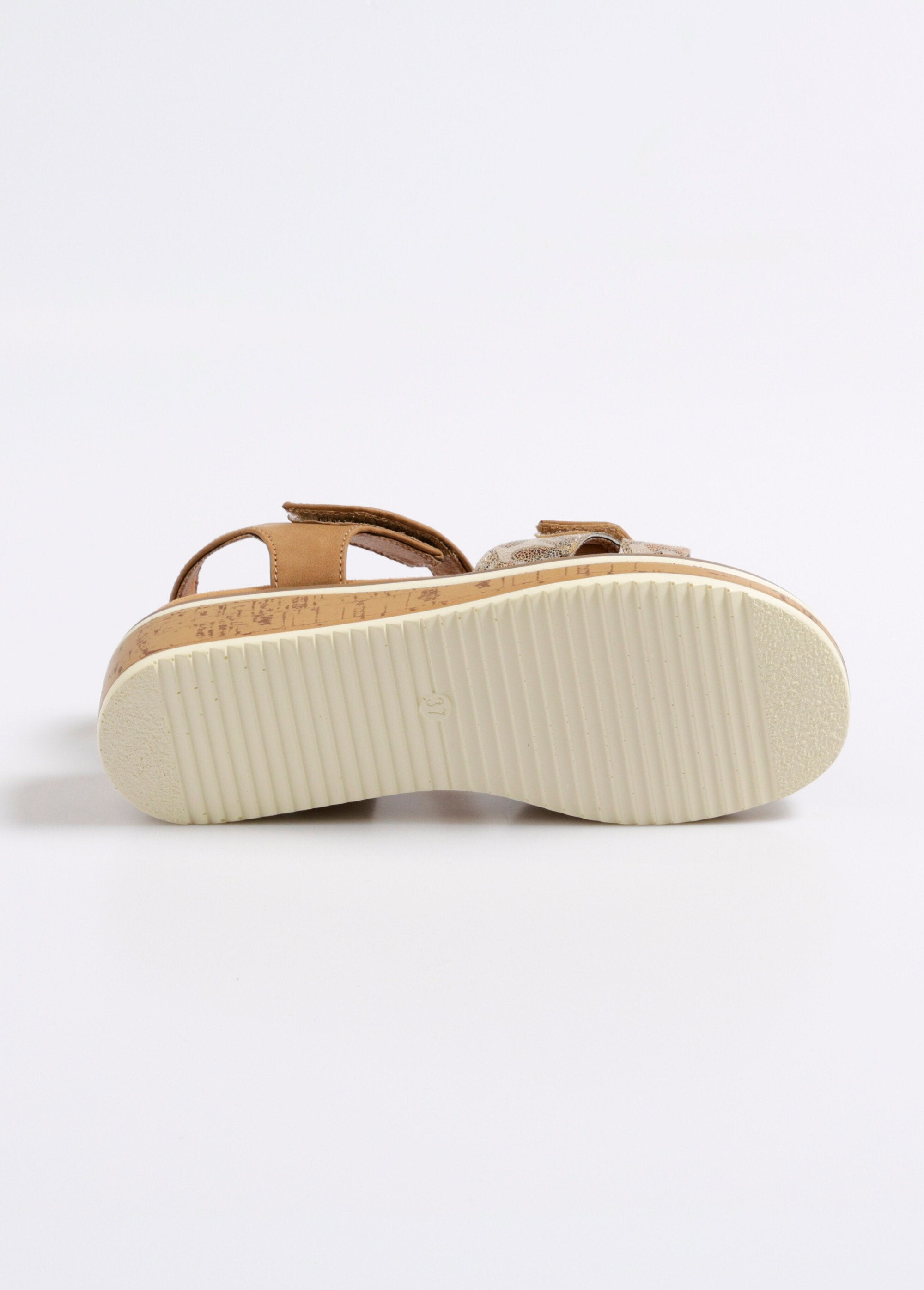 Suede_and_cork_wedge_sandals_camel_UN1_slim