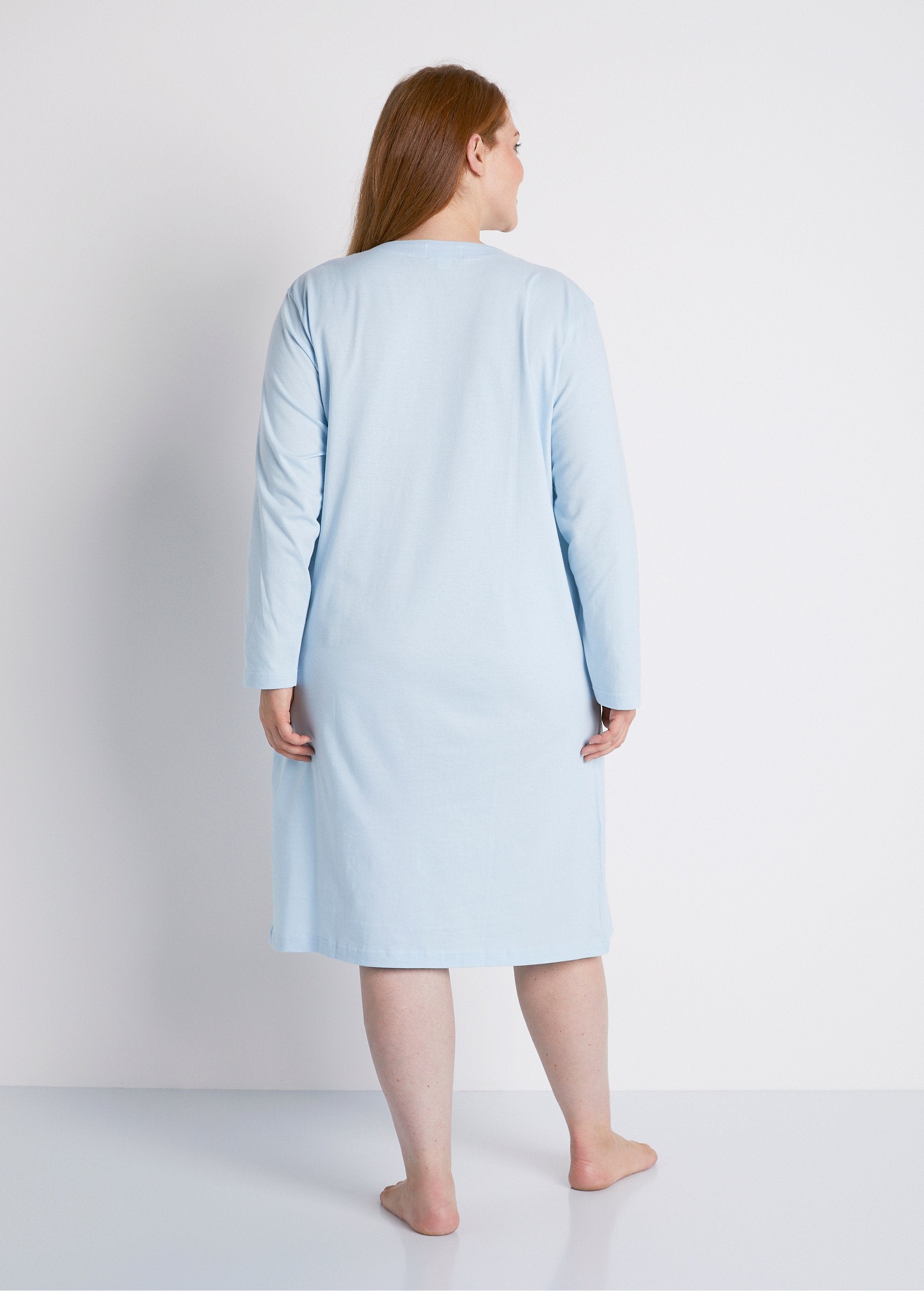 Plus_size_cotton_nightgown_Sky_blue_DO1_curvy