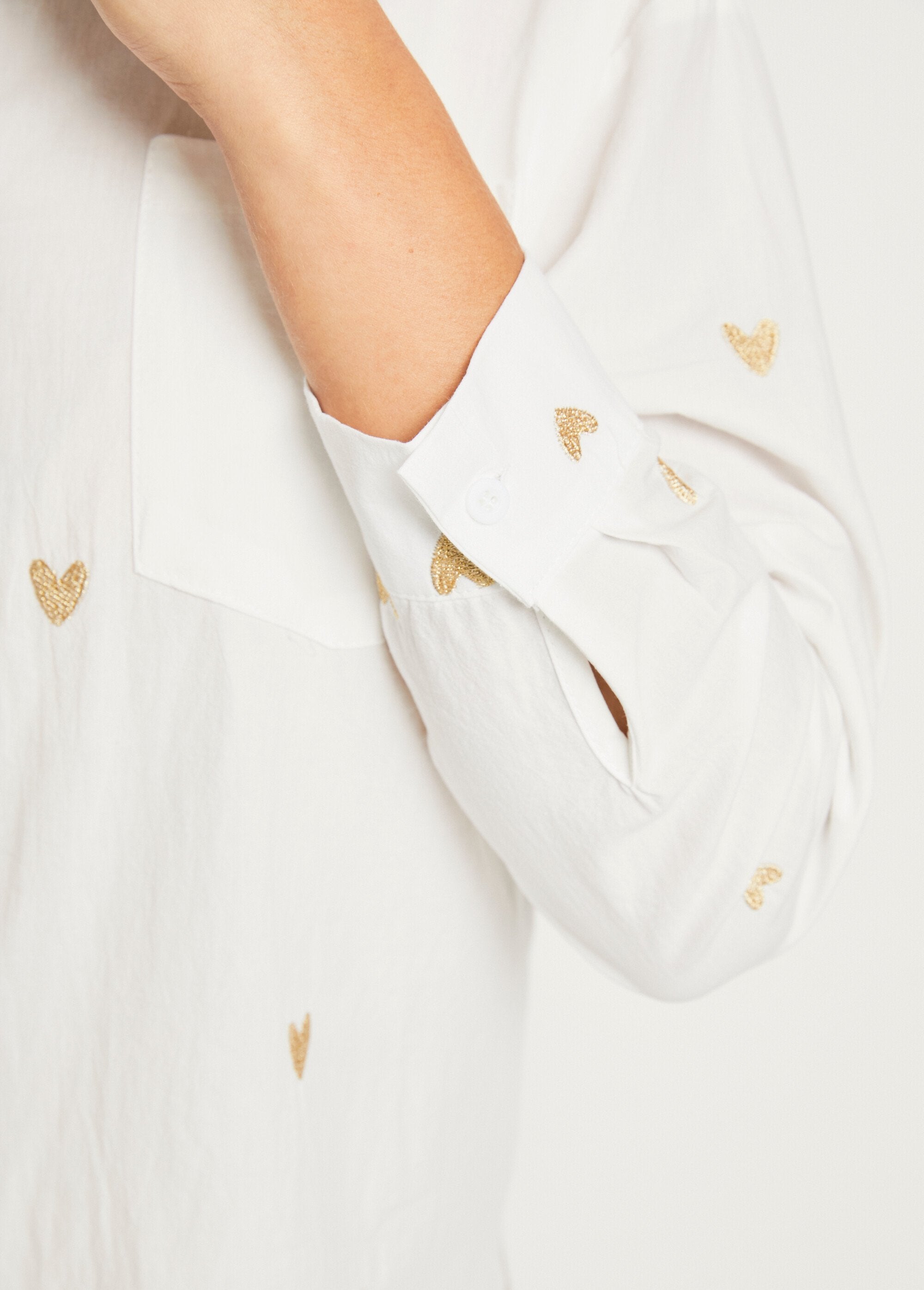 Blouse_with_gold_curs_embroidery_White_DE2_slim