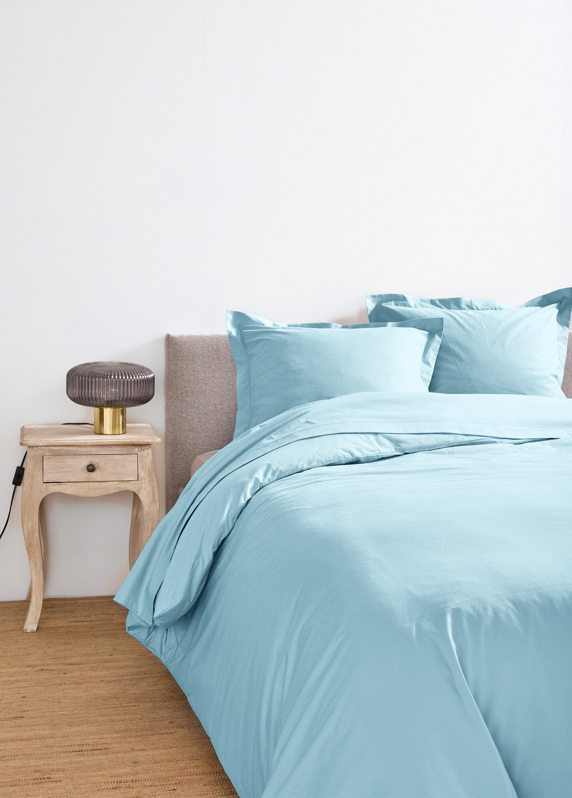 Plain_cotton_fitted_sheet_Ice_blue_DE1_slim