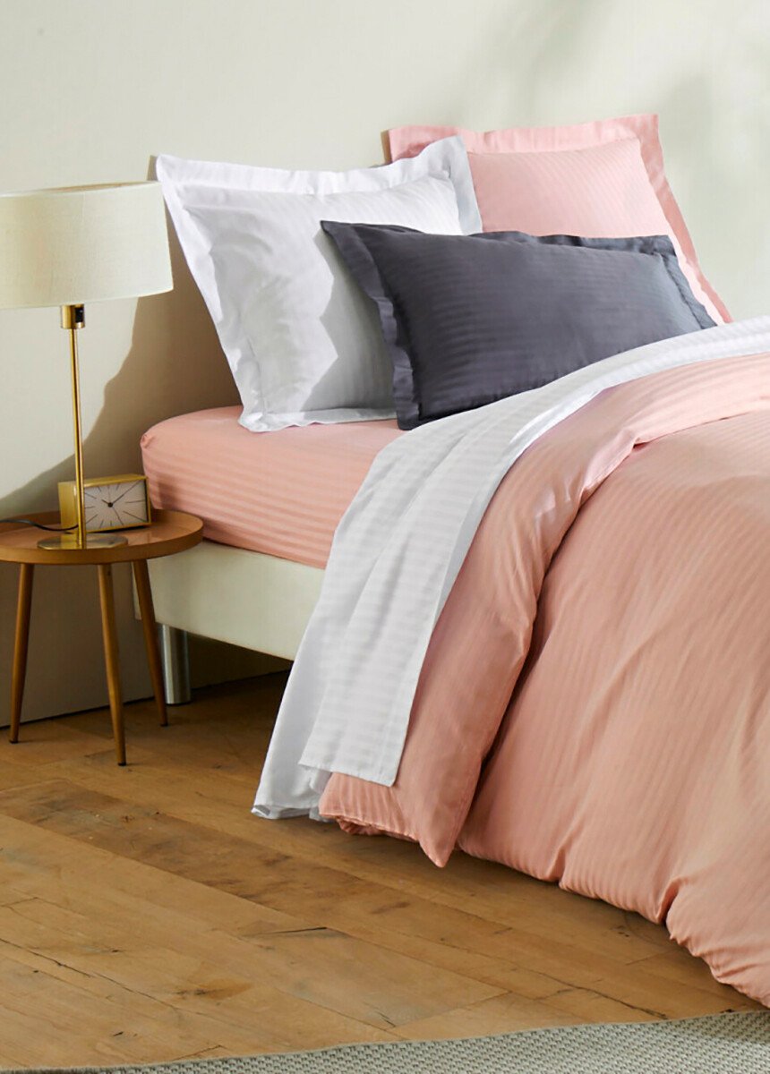 Striped_jacquard_satin_flat_sheet_White_FA1_slim