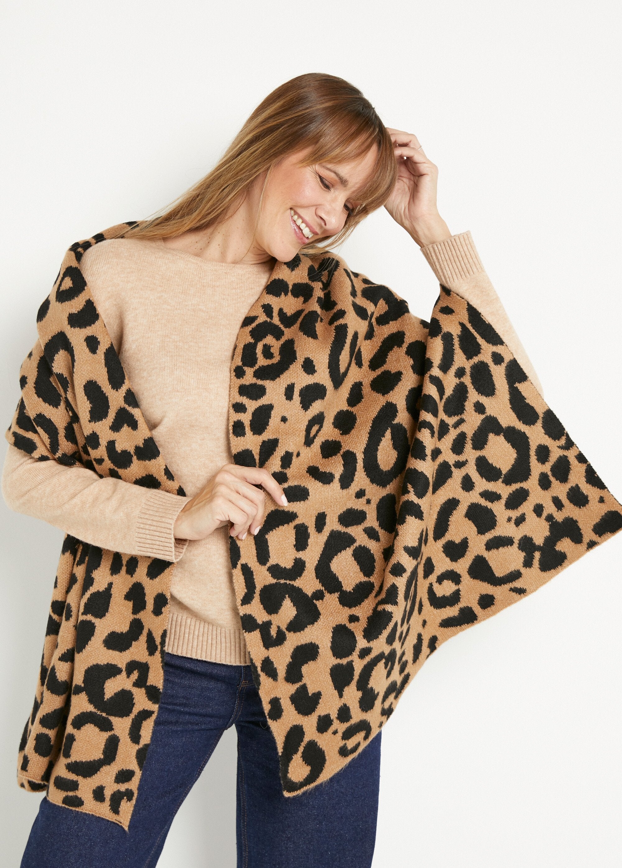 Warm_wool_knit_scarf_with_leopard_pattern_Leopard_DE1_slim