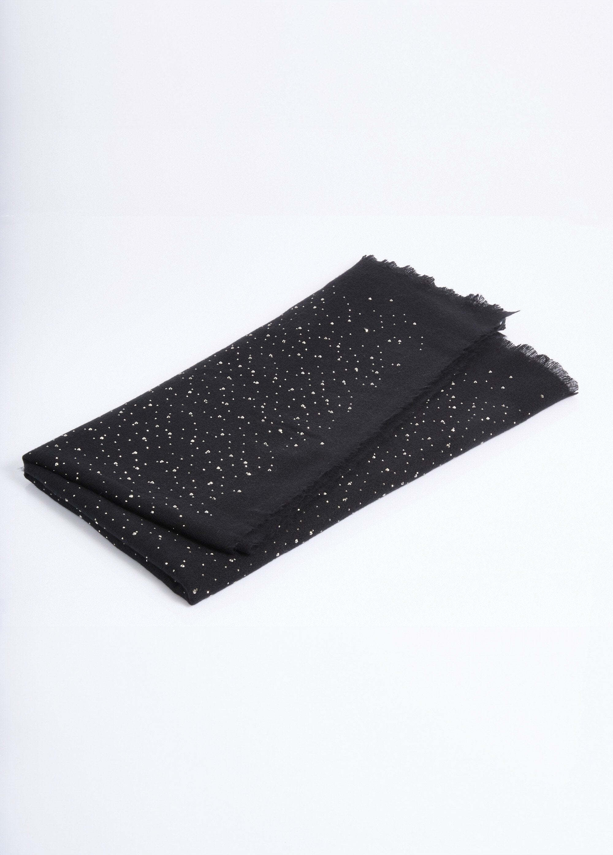 Fine_wool_scarf_with_rhinestones_Black_DE1_slim