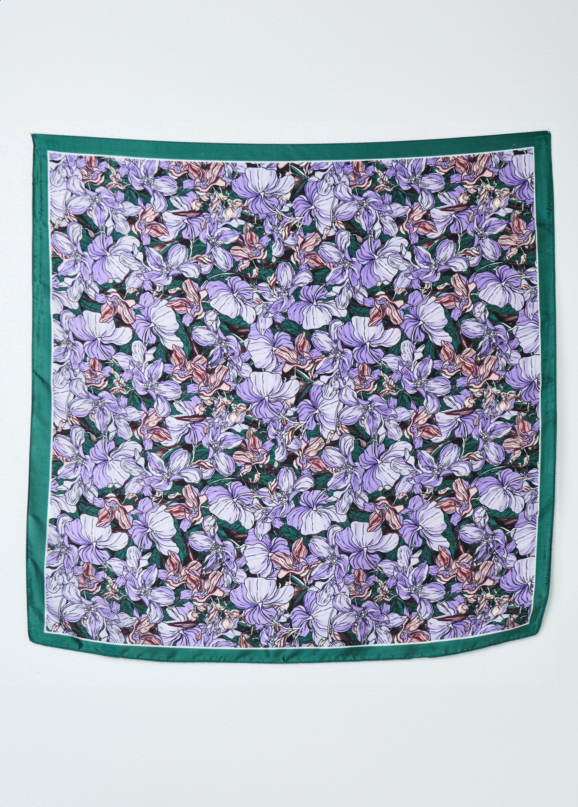 Floral_pattern_scarf_with_satin_look_Violet_prints_DE1_slim