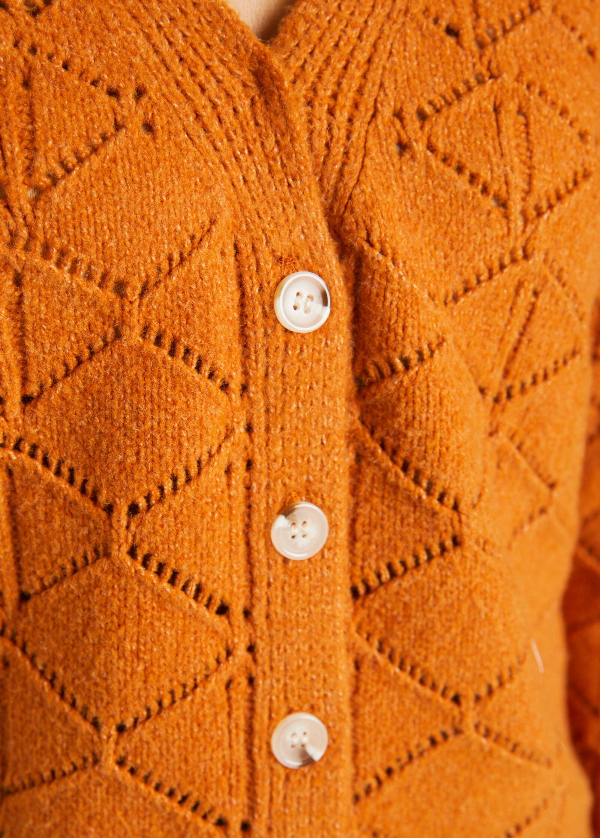 Short_openwork_V-neck_buttoned_cardigan,_plain_Caramel_DE2_slim