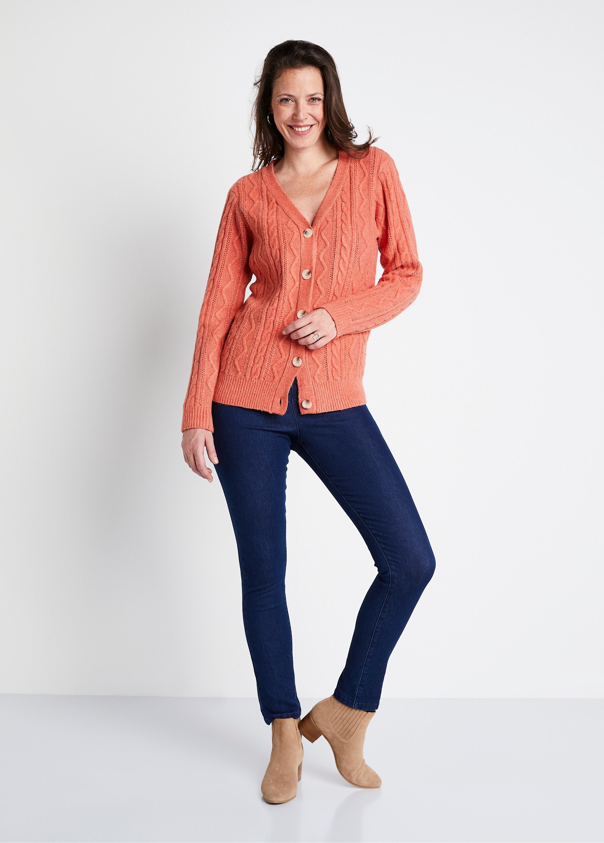 Short_buttoned_V-neck_cable_knit_cardigan_Tomette_SF1_slim