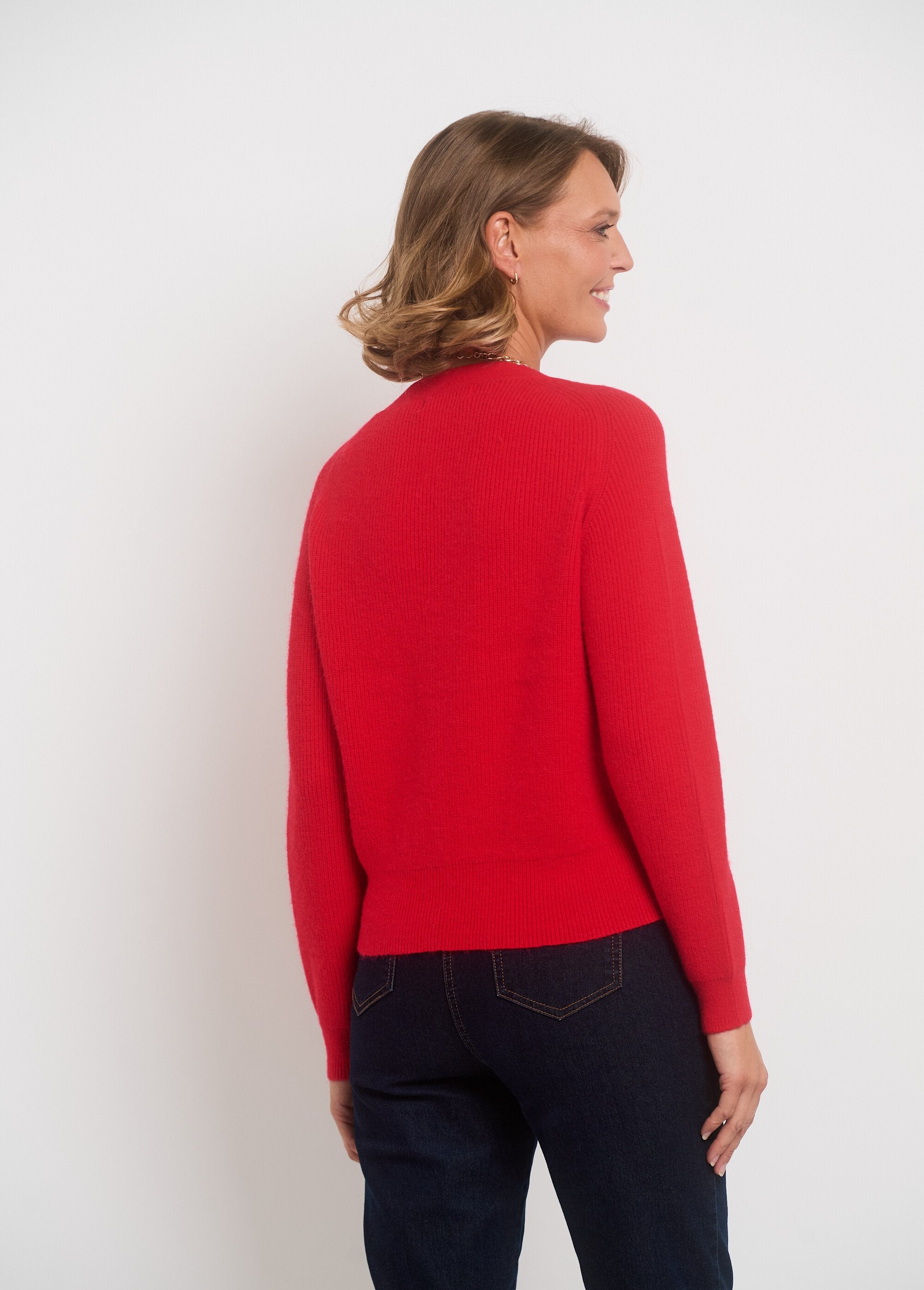 Short_V-neck_cardigan_with_contrasting_buttons_Red_DO1_slim