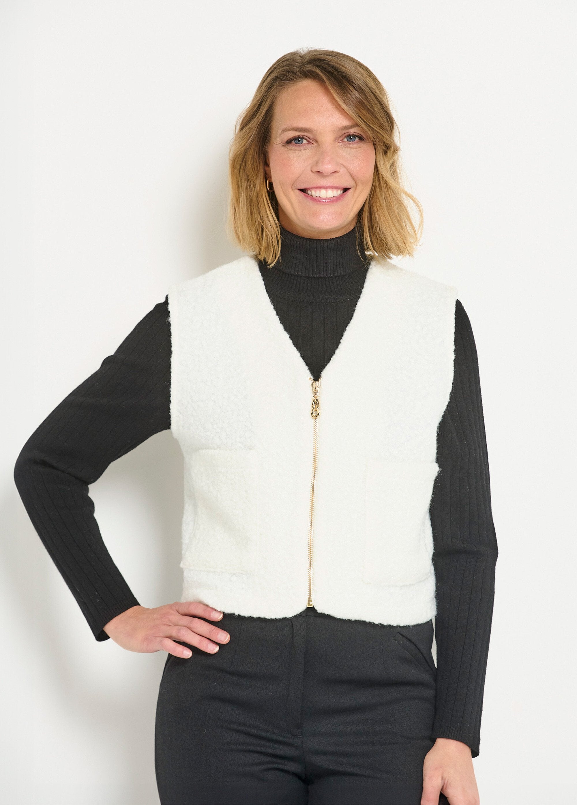 Sleeveless_zipped_vest_with_a_woolly_feel_Ecru_FA1_slim