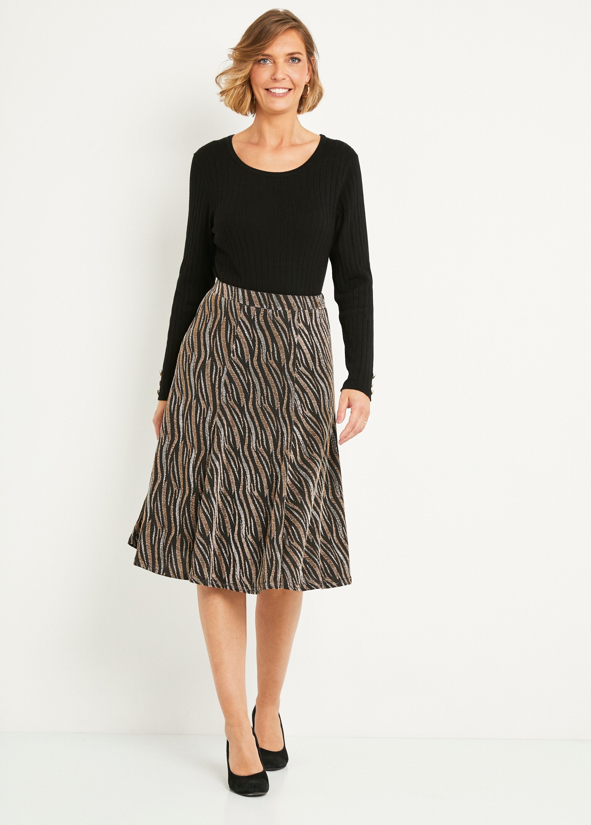 Mid-length_flared_skirt_in_shiny_jacquard_knit_Black_and_copper_SF1_slim