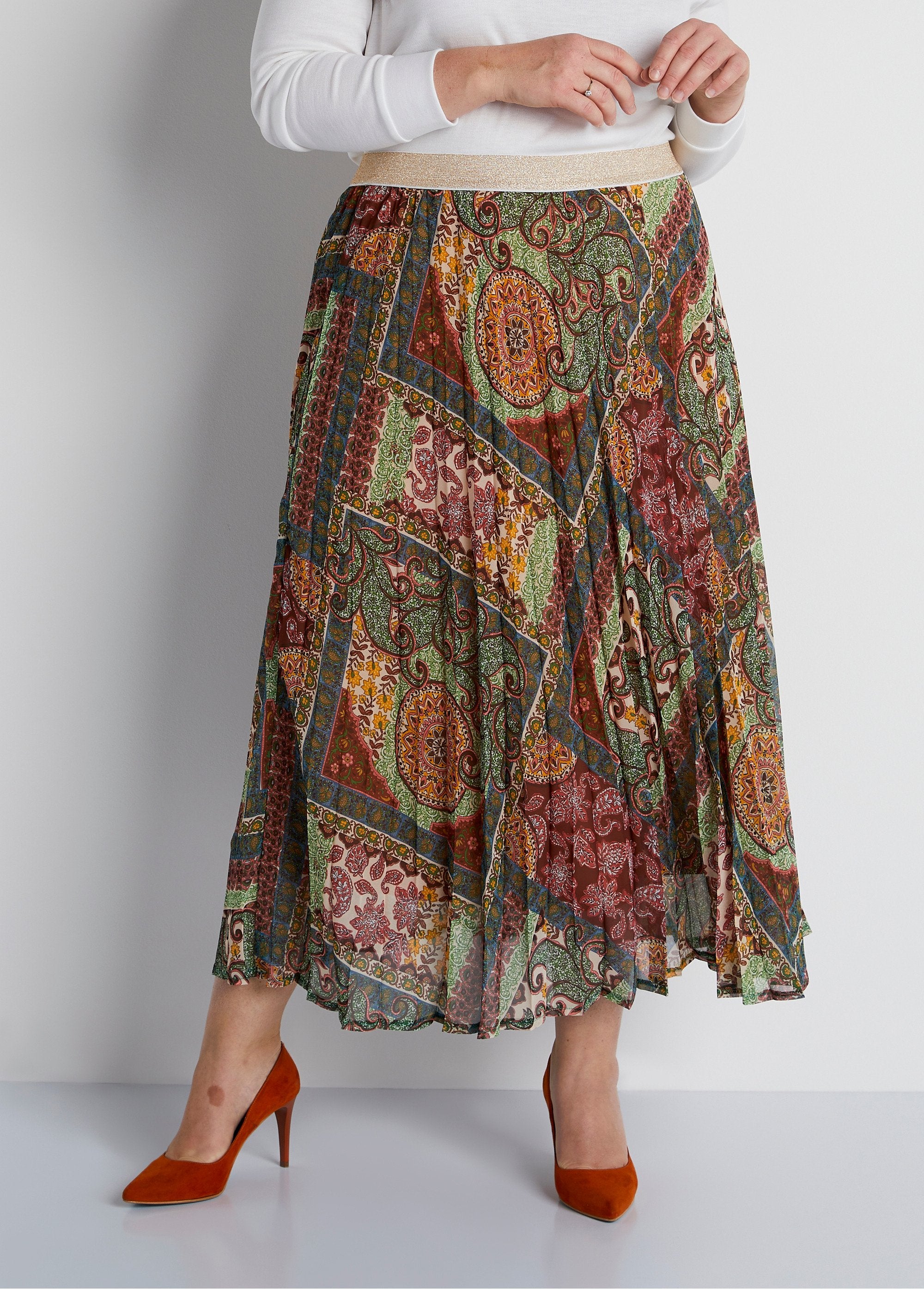 Printed_pleated_long_skirt_Camel_print_FA1_curvy