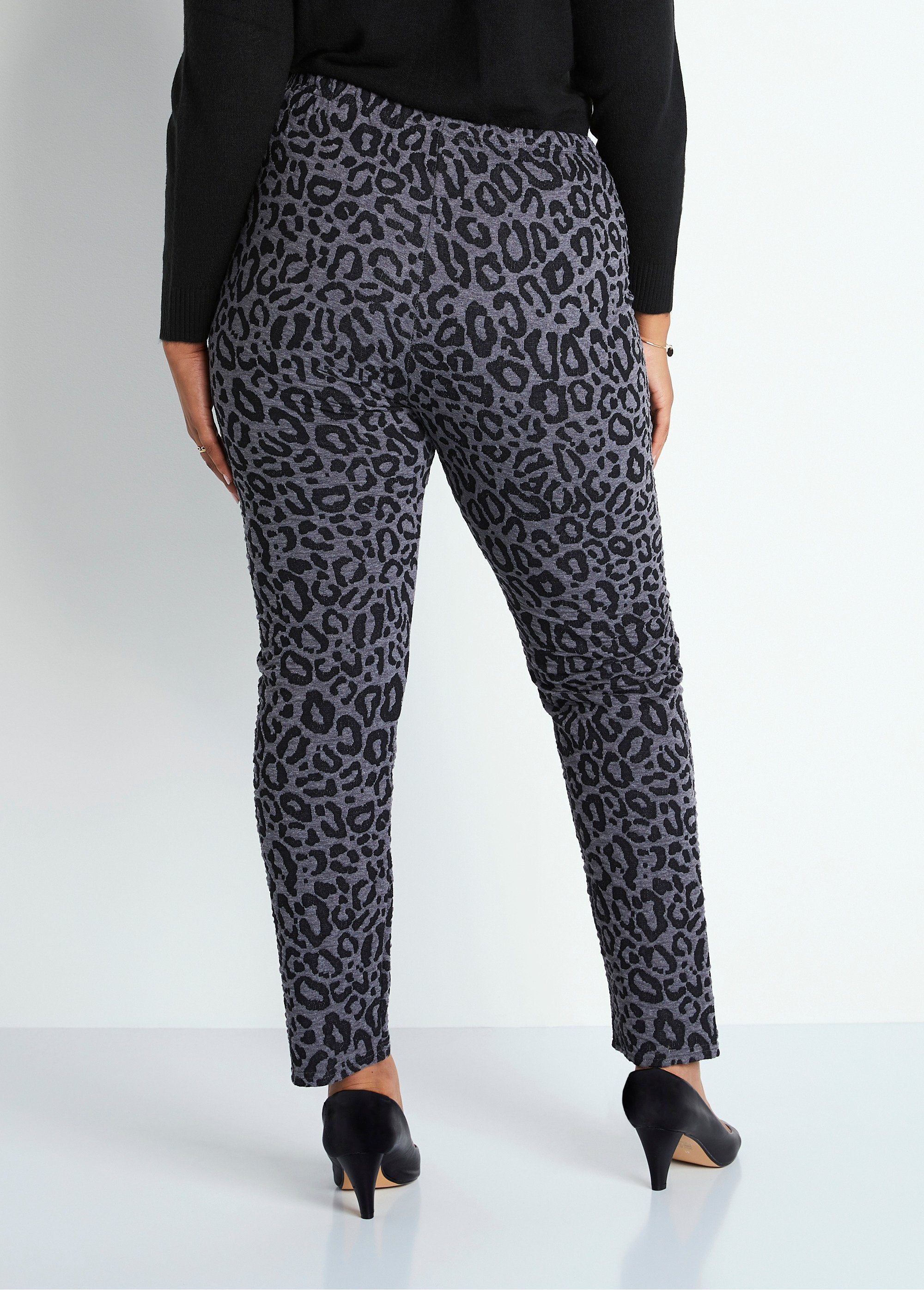 Jacquard_knit_elasticated_waist_leggings_Leopard_gray_DO1_curvy