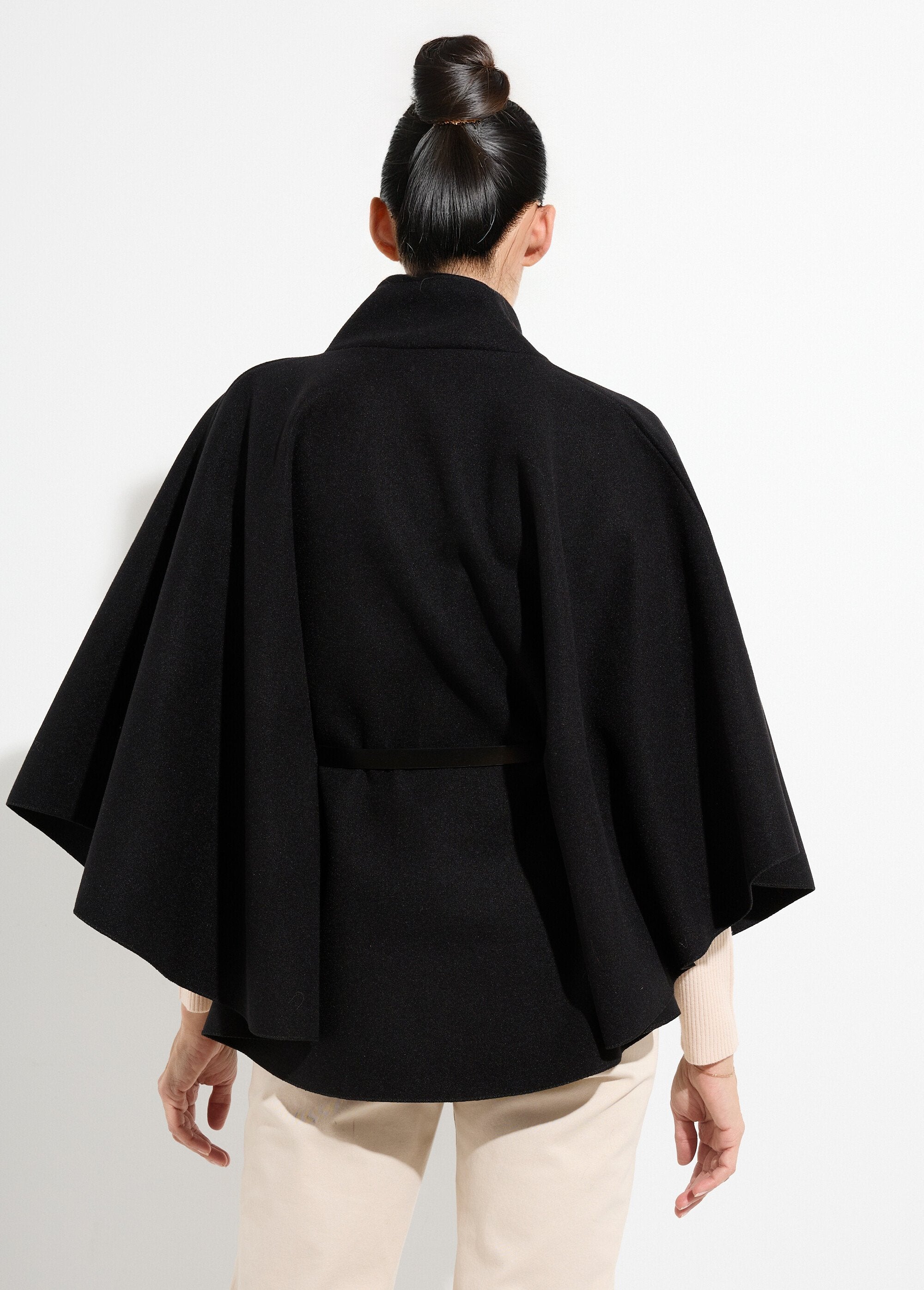 Manteau_cape_à_ceinturer,_col_montant_Noir_DO1_slim
