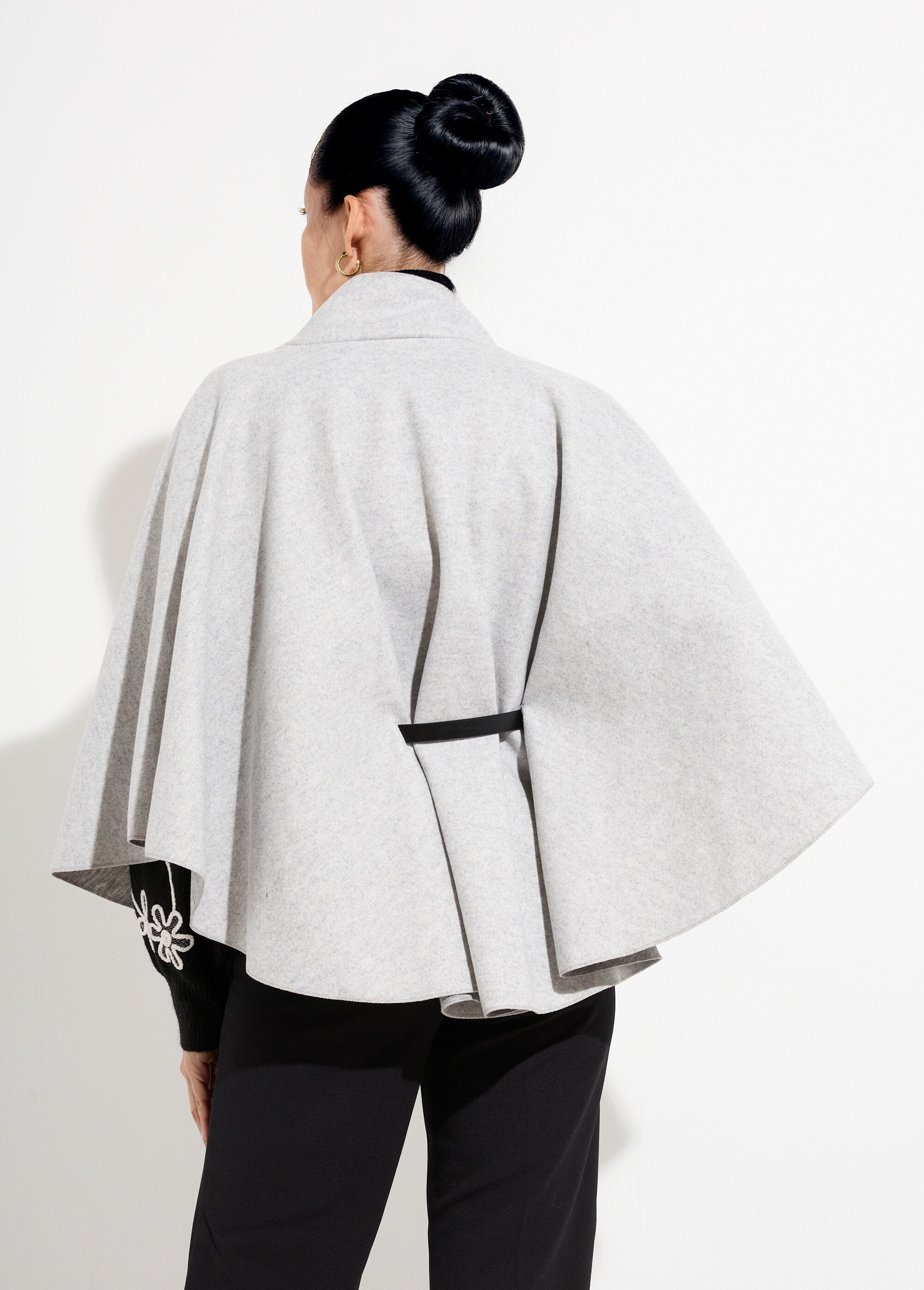 Manteau_cape_à_ceinturer,_col_montant_Gris_clair_DO1_slim