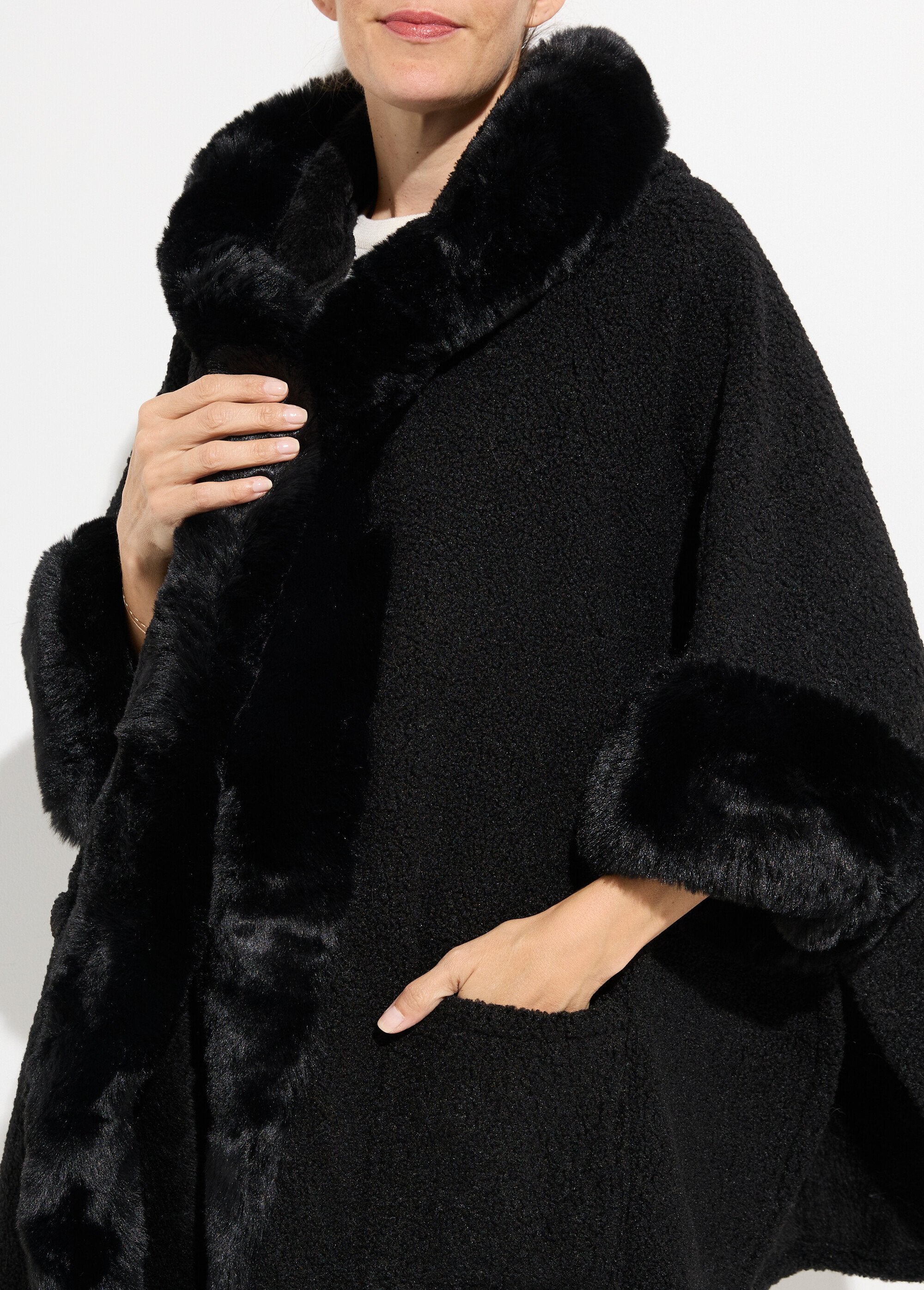Manteau_cape_aspect_laineux_avec_fourrure_Noir_DE1_slim