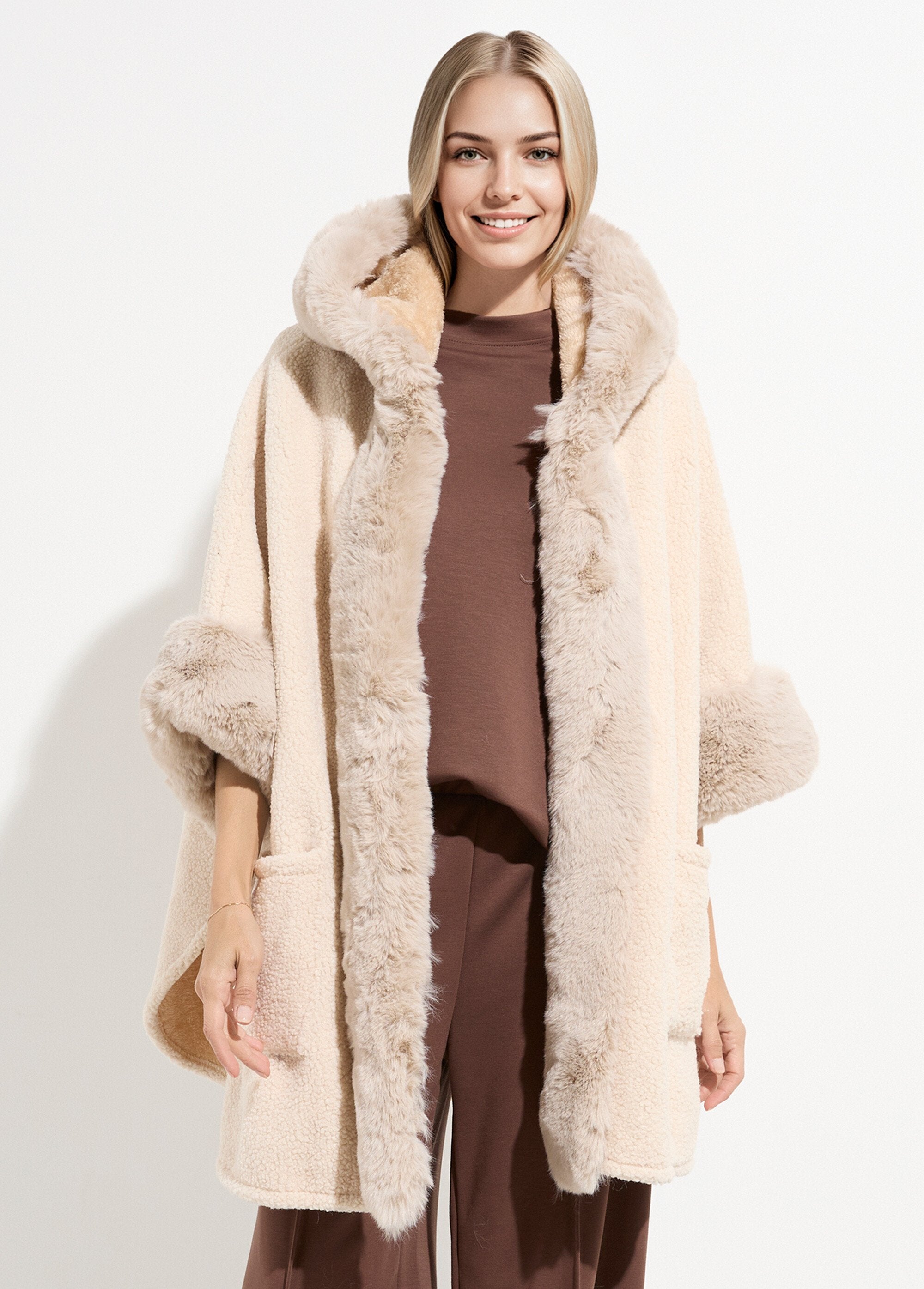 Manteau_cape_aspect_laineux_avec_fourrure_Ecru_FA1_slim