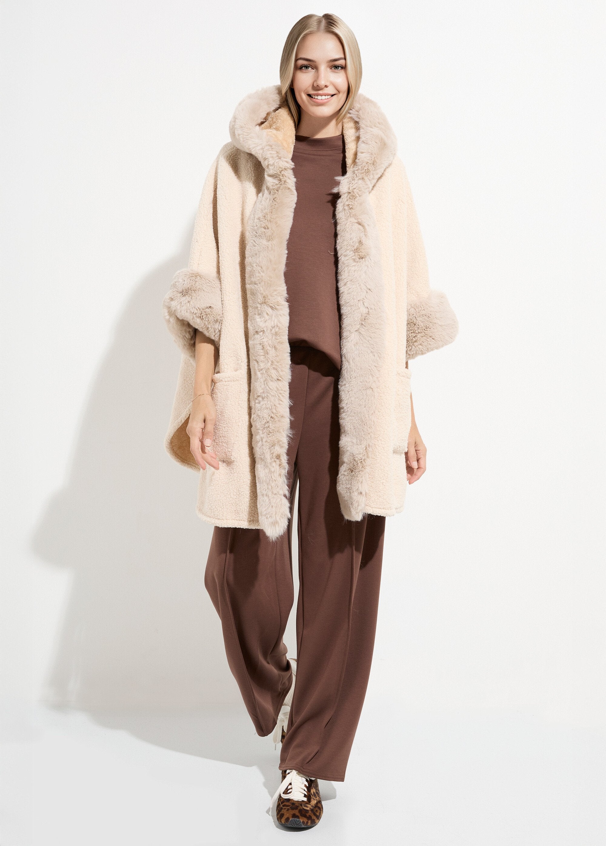 Manteau_cape_aspect_laineux_avec_fourrure_Ecru_SF1_slim