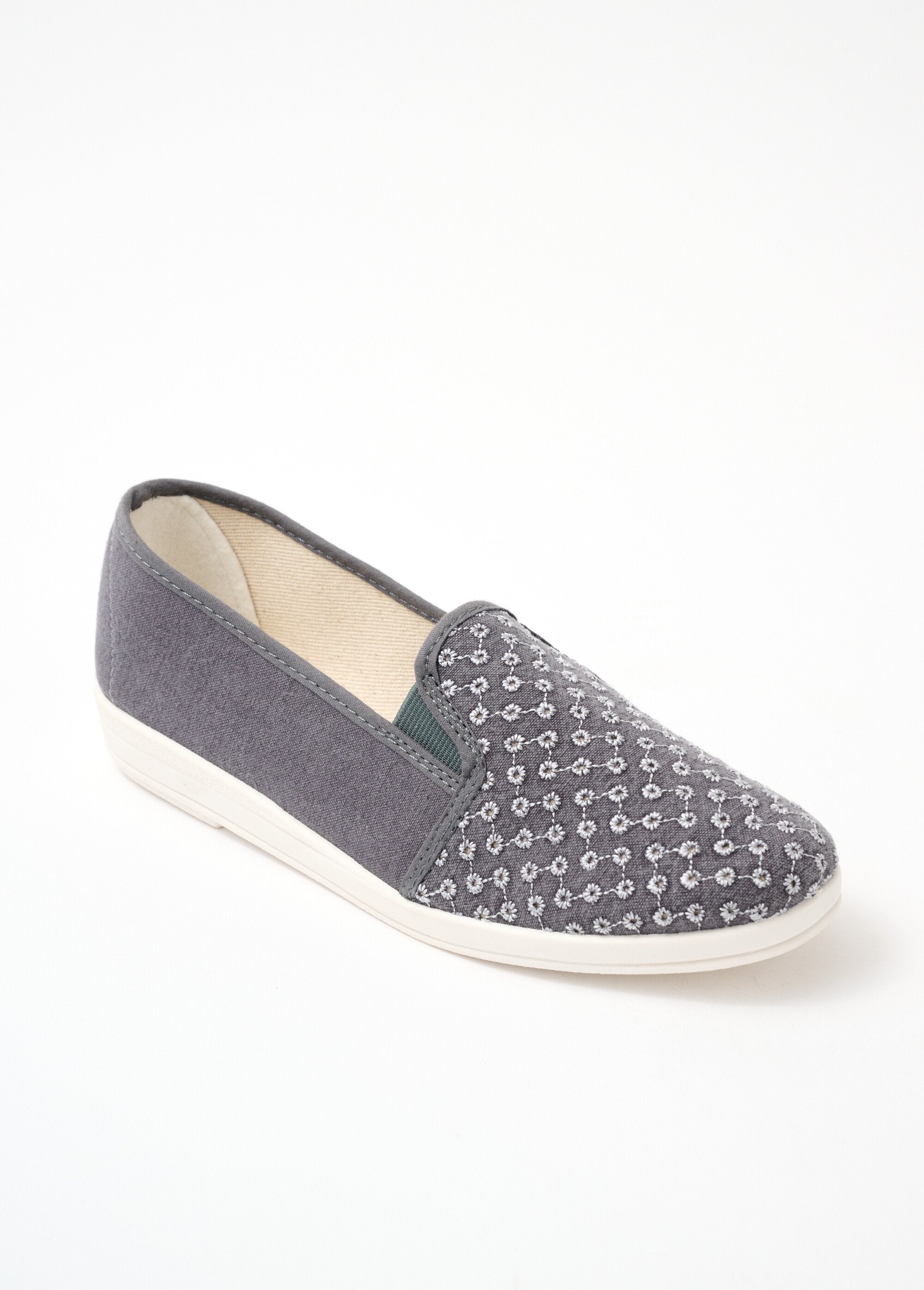 Embroidered_comfort_width_moccasins_Gray_FA1_slim