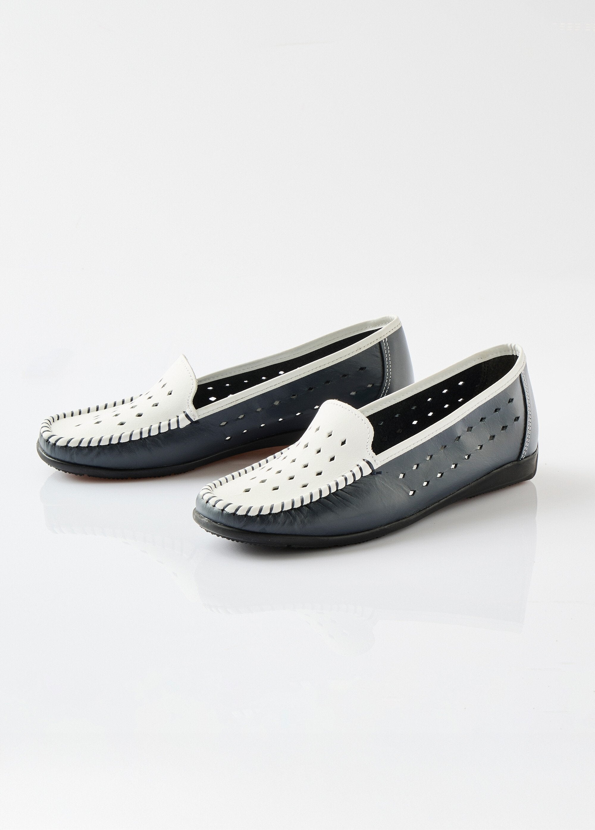 Soft_leather_comfort_width_moccasins_Marine_DE1_slim