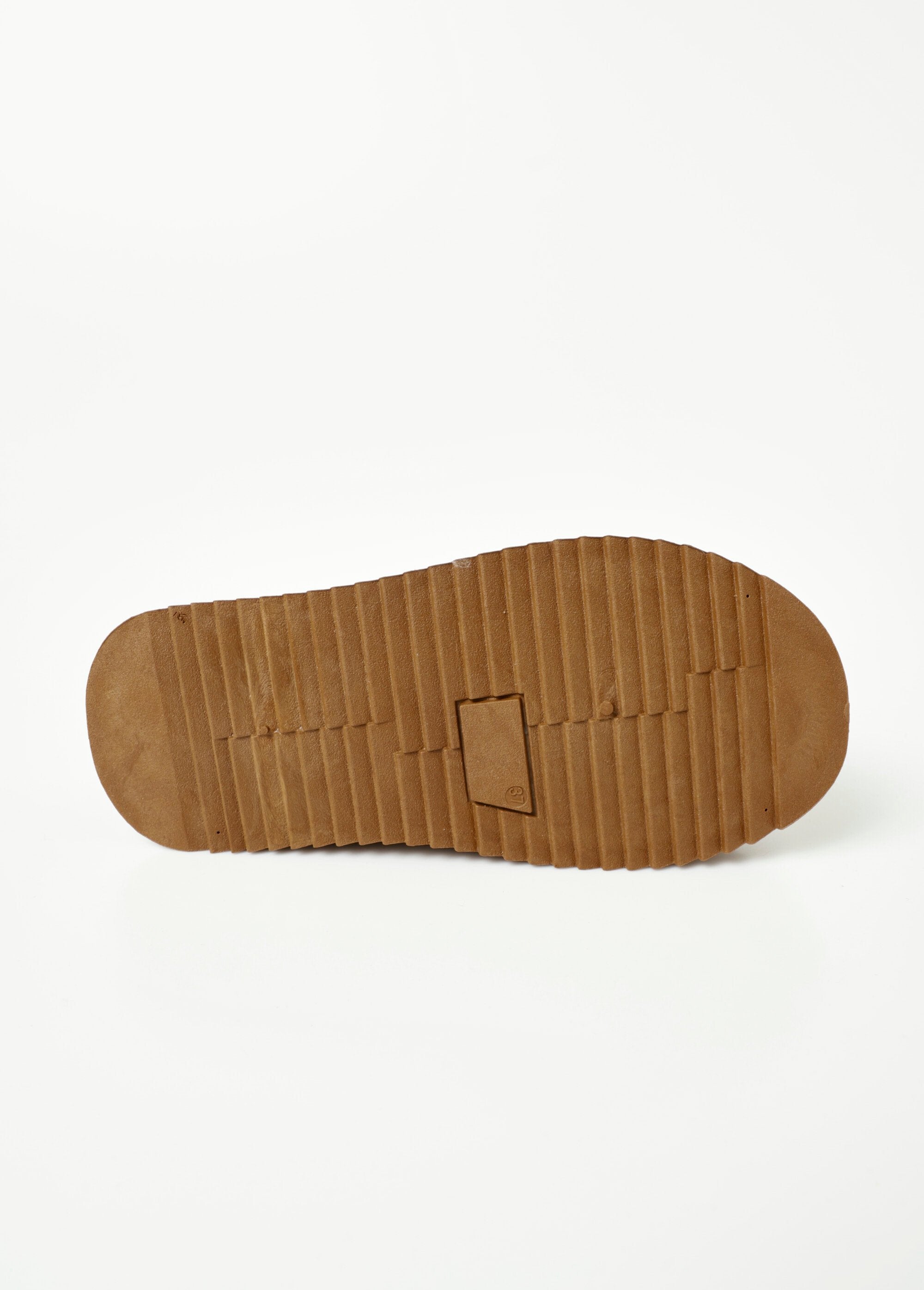 Mules_effet_daim_fourrées_et_compensées_Camel_UN1_slim