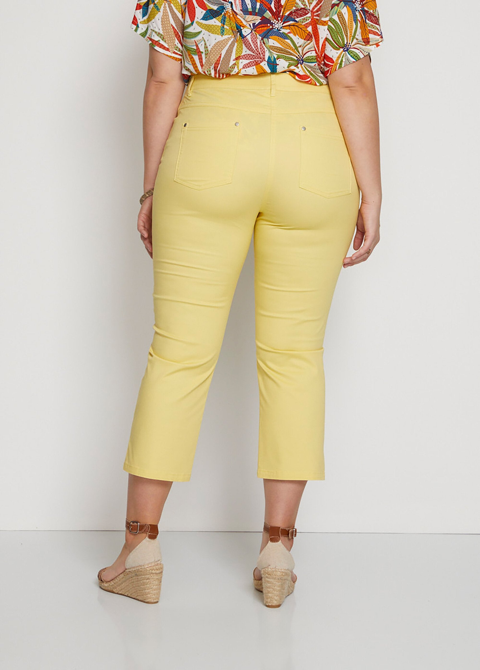 Cropped_pants_with_elasticated_belt_and_5_pockets_YELLOW_DO1_curvy