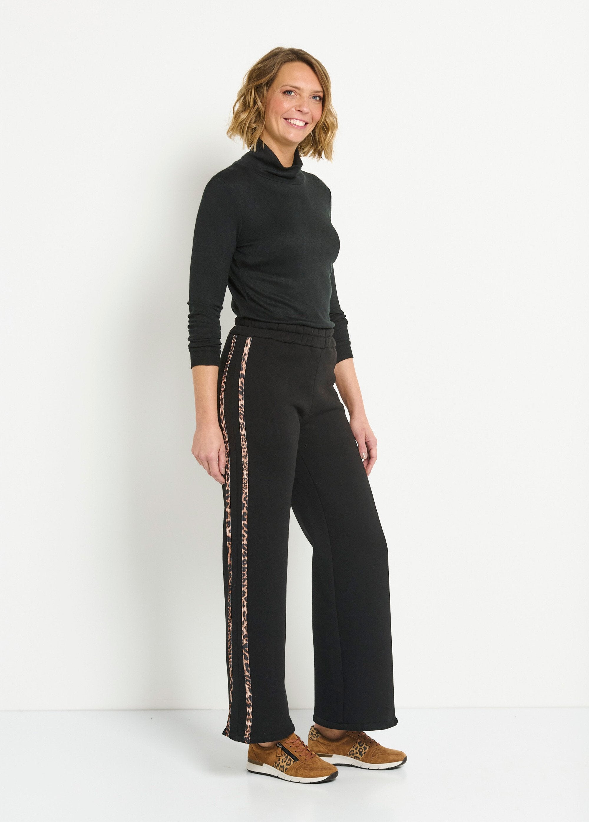 Leopard_stripe_comfort_fleece_pants_Black_SF1_slim